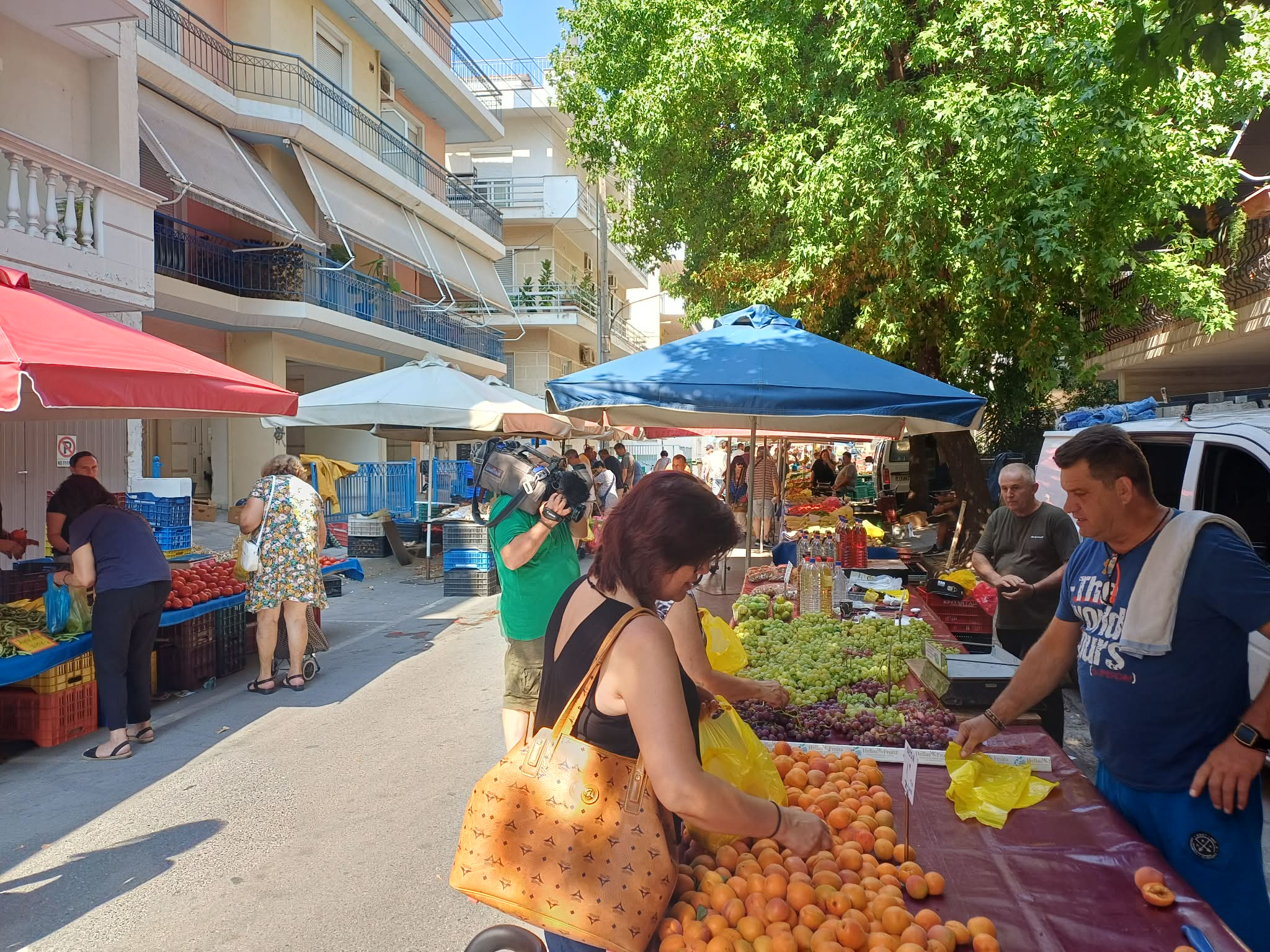 Υποτονική η κίνηση στις λαϊκές αγορές της Λάρισας (ΦΩΤΟ)