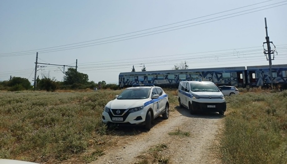 Τραγωδία στη Λάρισα: Το ενδεχόμενο αυτοκτονίας εξετάζουν οι αρχές για τον άνδρα που διαμελίστηκε από τρένο (ΦΩTO)