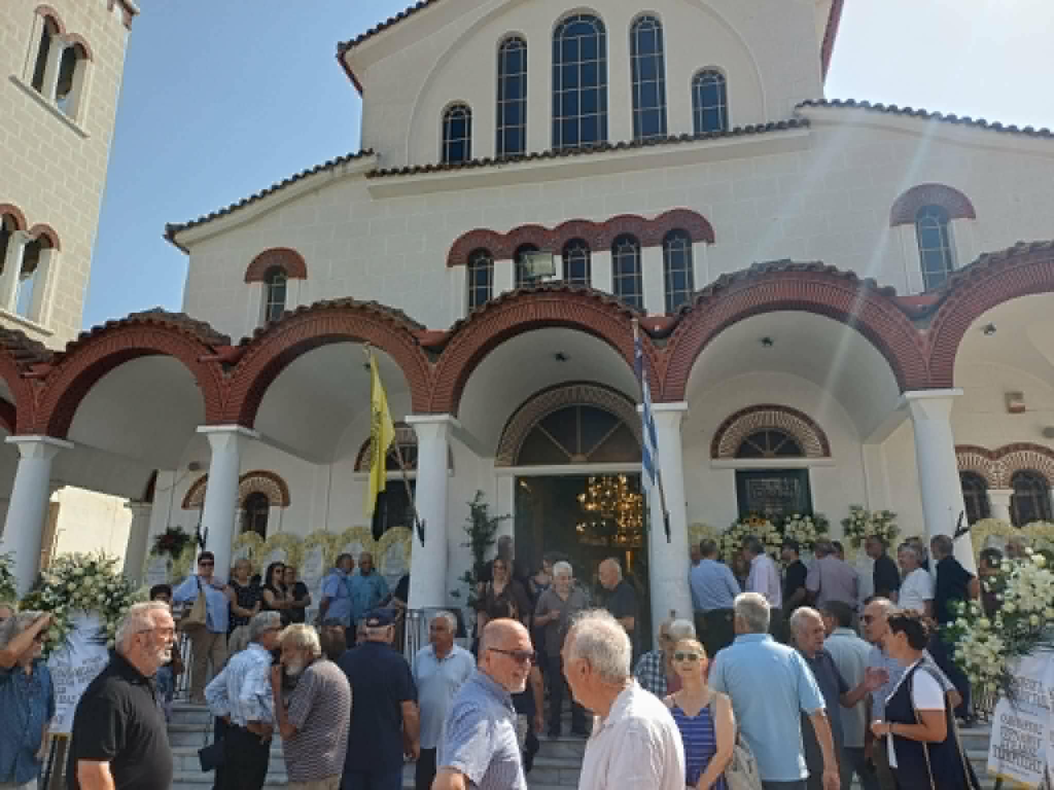Με τιμές και συγκίνηση το τελευταίο «αντίο» σήμερα στον επί 16 χρόνια δήμαρχο Τυρνάβου Δημήτρη Κουγιώνη (ΦΩΤΟ)