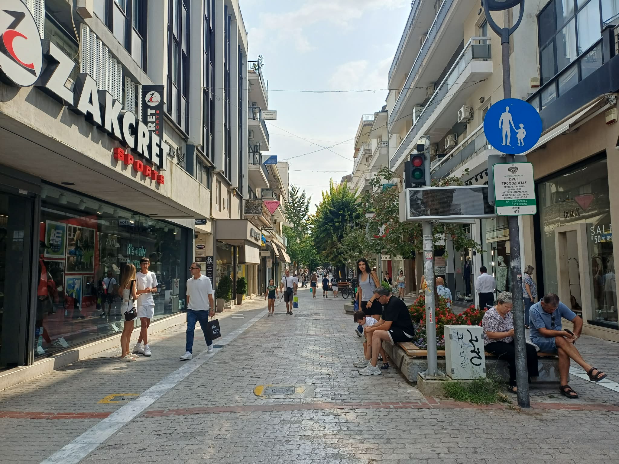 Επιστροφή στο κανονικό ωράριο για τα καταστήματα της Λάρισας - Τέλος τα κλειστά Σάββατα (ΦΩΤΟ)