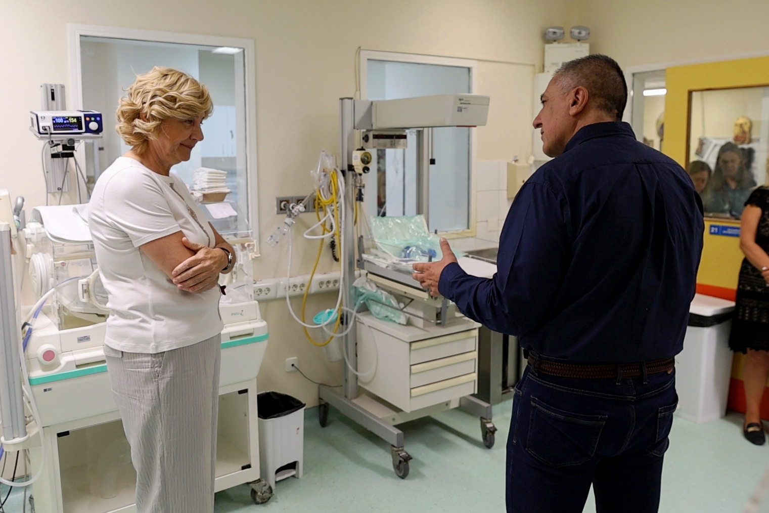 Στη Μονάδα Εντατικής Νοσηλείας Νεογνών του ΠΓΝΛ ο Δημήτρης Κουρέτας (ΦΩΤΟ)