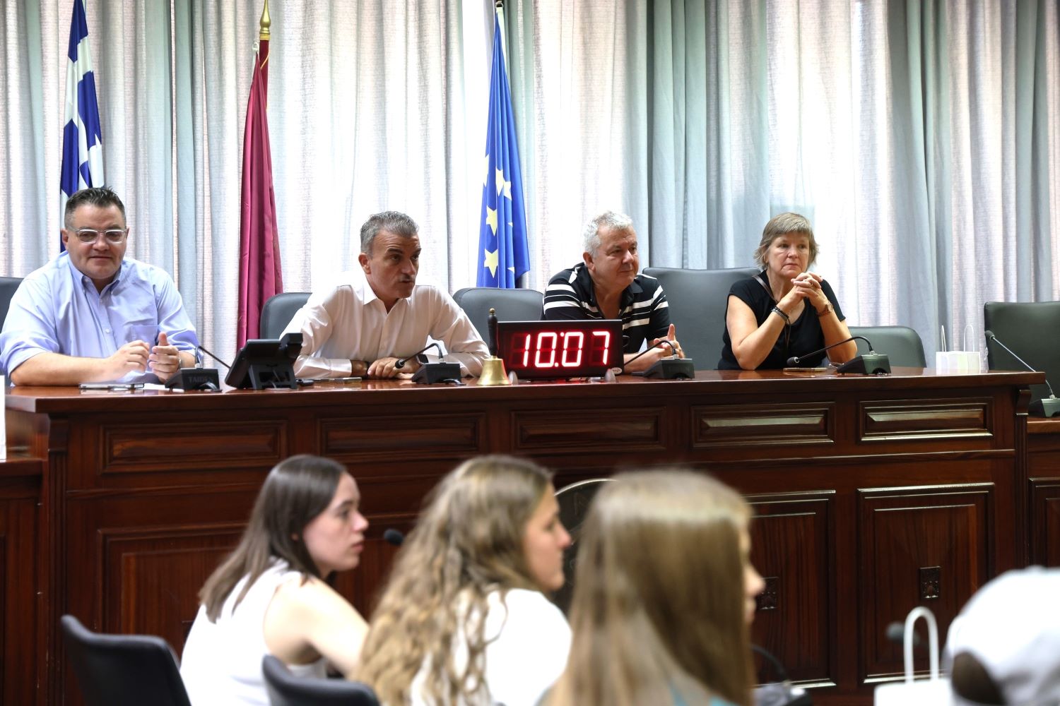 Δήμος Λαρισαίων:  Μαθήτριες και μαθητές από το Βέλγιο και το 6ο Γυμνάσιο Λάρισας στα έδρανα του Δημοτικού Συμβουλίου 