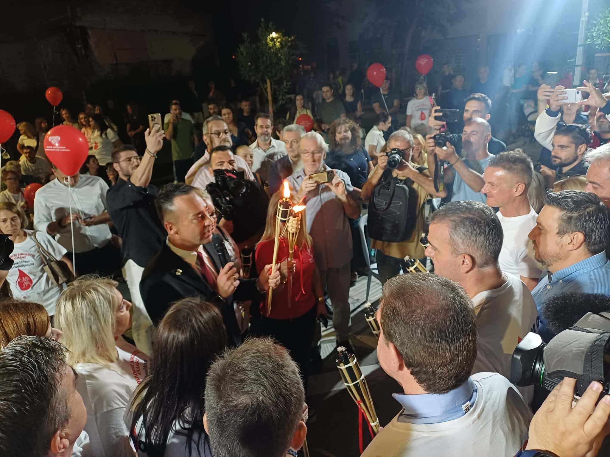 Ηχηρό μήνυμα ελπίδας και κοινωνικής προσφοράς έστειλη η Λάρισα με την 24η Πανελλήνια Λαμπαδηδρομία (ΦΩΤΟ+video)