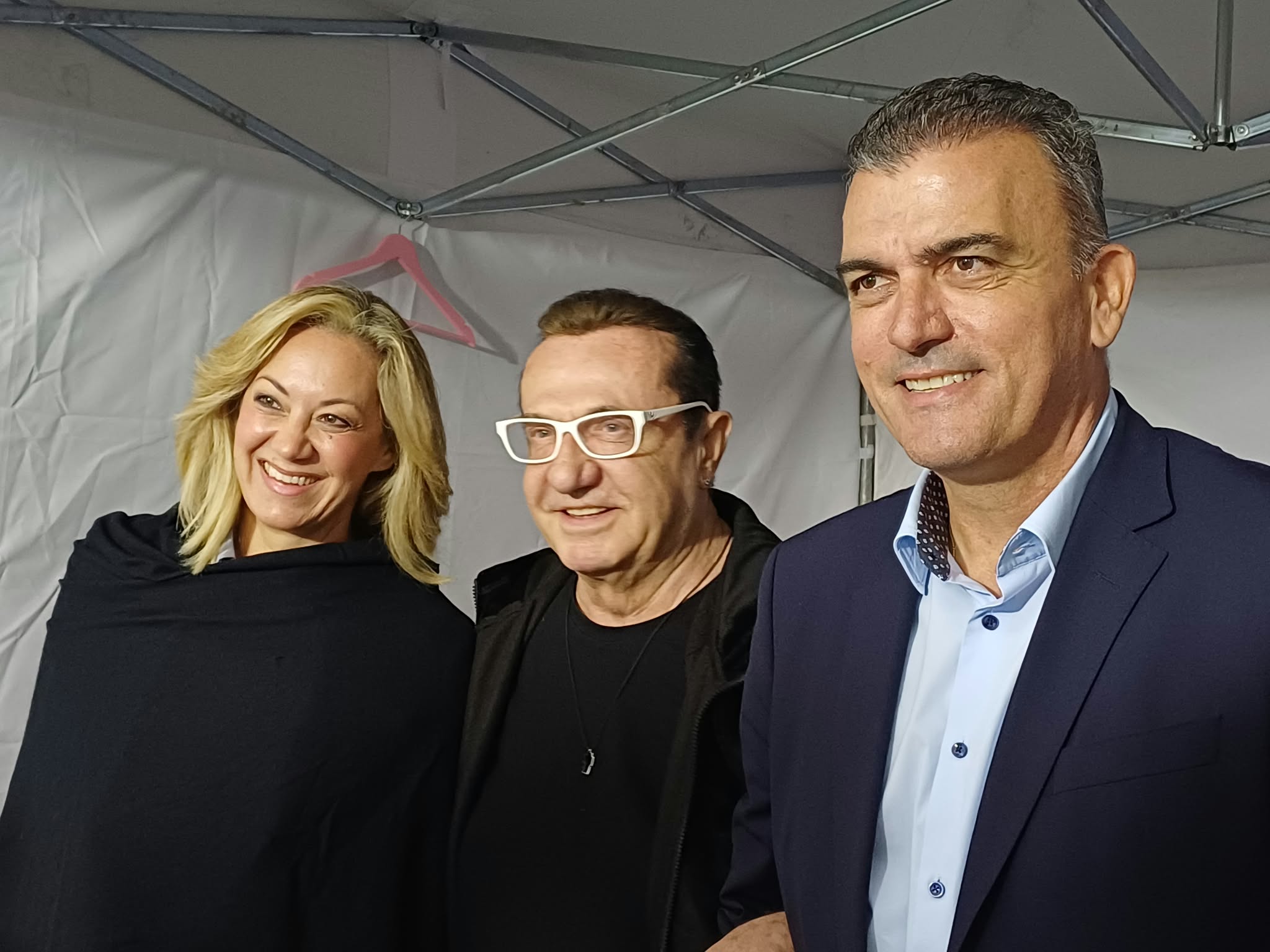 Η Λάρισα έκανε... ταραχή με το Λευτέρη Ποανταζή απόψε στο παζάρι παρά τη βροχή (ΦΩΤΟ+video)