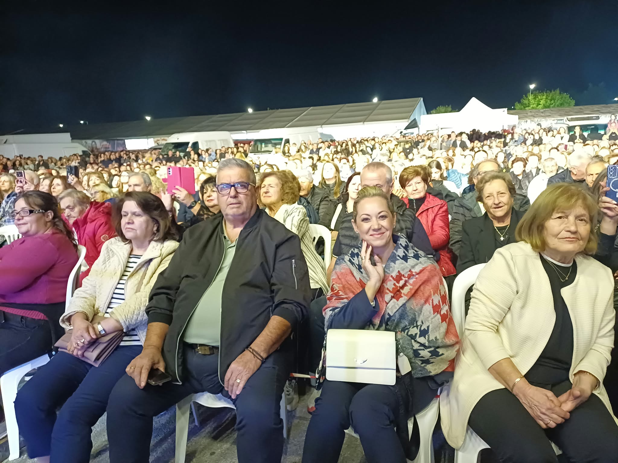 Ξεσήκωσε τους Λαρισαίους ο Λευτέρης Πανταζής- κοσμοσυρροή στο παζάρι (ΦΩΤΟ+video)