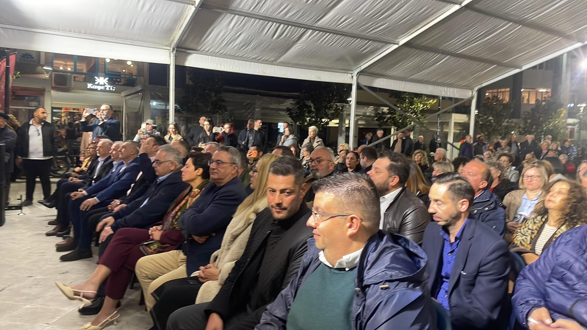 Τύρναβος: Άνοιξε τις πύλες της η 3η Γιορτή Τσίπουρου στην κεντρική πλατεία (ΦΩΤΟ)