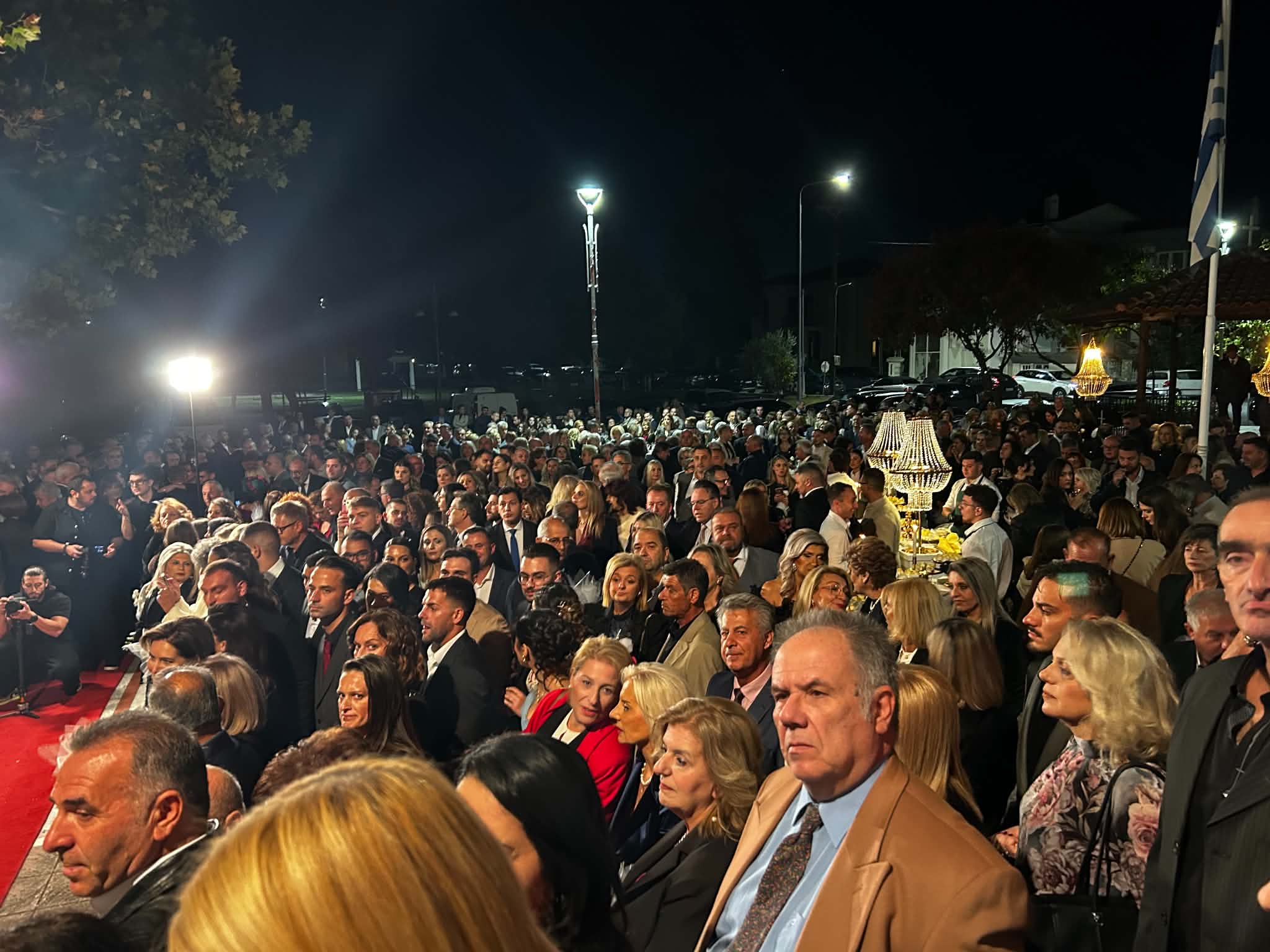 Λαμπερός γάμος στη Νίκαια Λάρισας: Ο Άγγελος Βράκας και η Μαρία Γκουνιαρούδη ενώθηκαν με τα δεσμά του γάμου (ΦΩΤΟ+video)