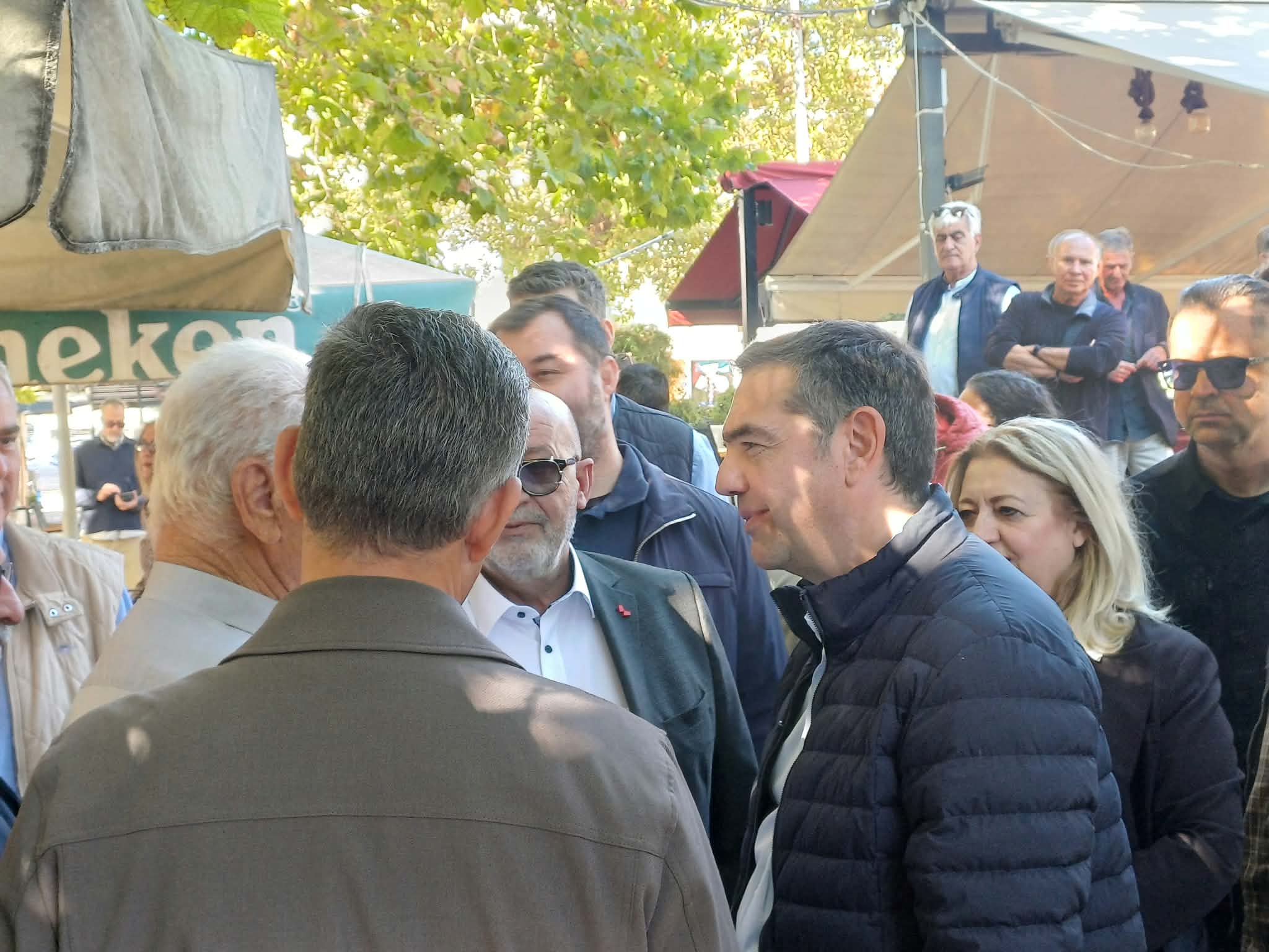 Στη Φαρκαδόνα ο Αλέξης Τσίπρας – Συνάντηση με κατοίκους και αγρότες μετά το Γριζάνο (ΦΩΤΟ+video)