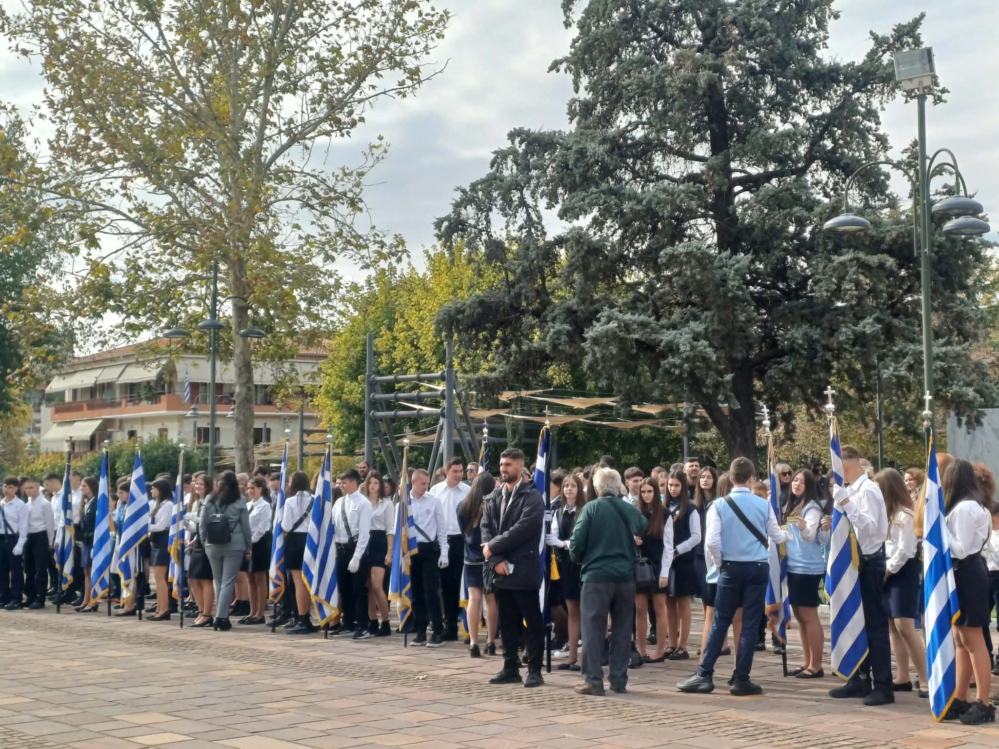 Λάρισα: Φόρος τιμής στους ήρωες του ’40 στο Ηρώο Πεσόντων / ΦΩΤΟ 4 Λάρισα: Φόρος τιμής στους ήρωες του ’40 στο Ηρώο Πεσόντων (ΦΩΤΟ+video)