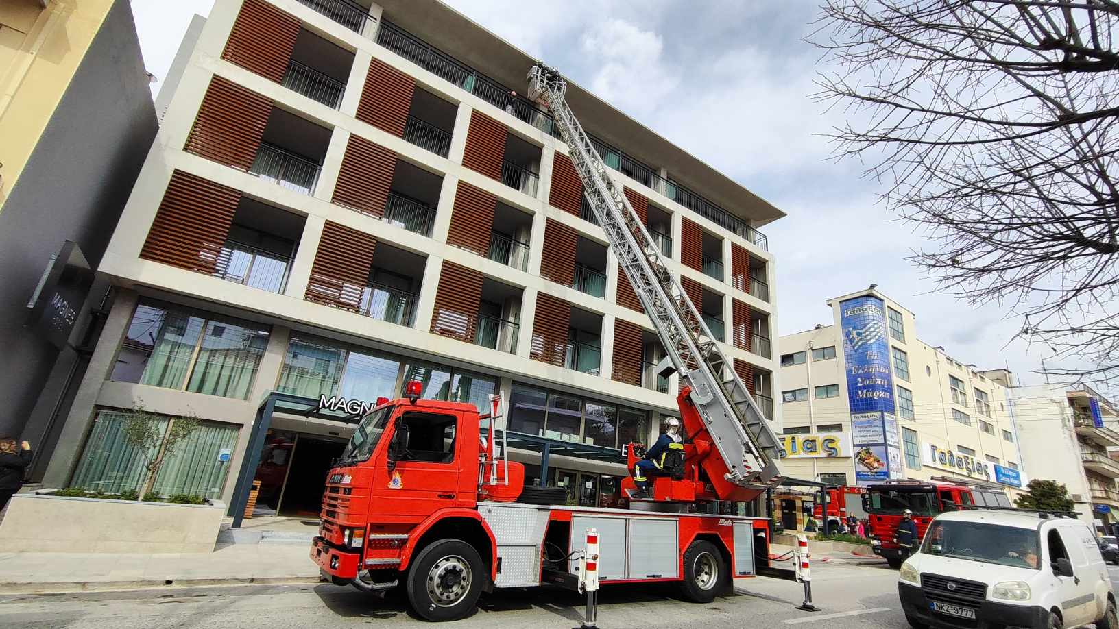 Φωτιά στο ξενοδοχείο Magnes στο Βόλο- επιτυχής η άσκηση της Πυροσβεστικής(ΦΩΤΟ)