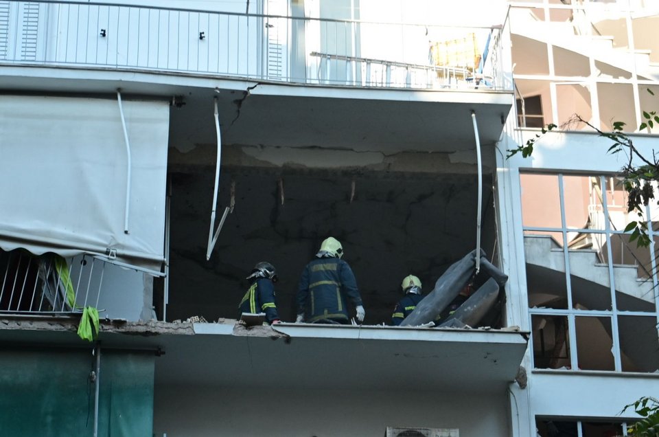 Με άρωμα τρομοκρατίας η έκρηξη στο διαμέρισμα στους Αμπελόκηπους -Έφτιαχναν εκρηκτικό μηχανισμό, βρέθηκε όπλο