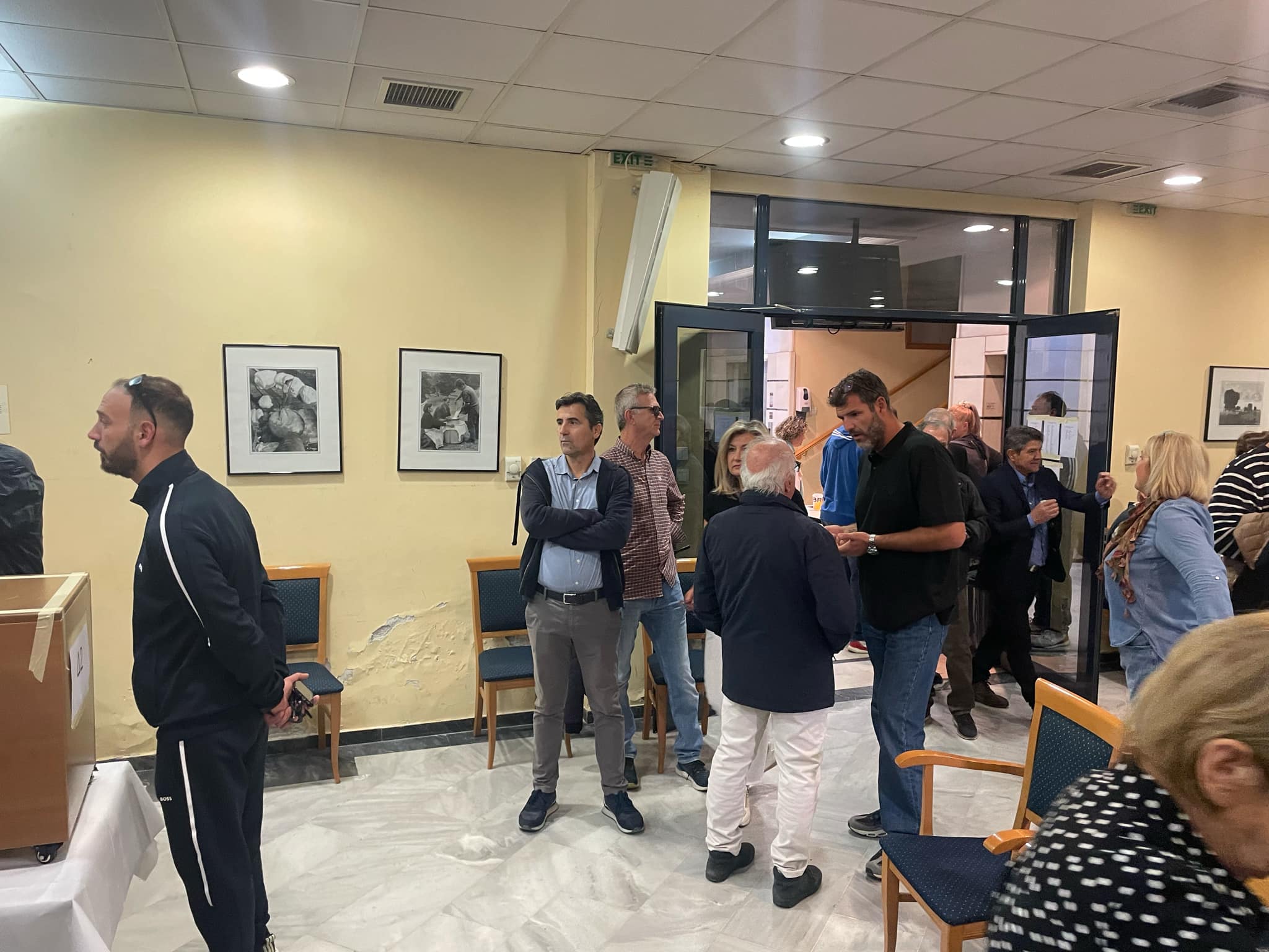 Μεγάλη προσέλευση στις κάλπες στο ΣΥΡΙΖΑ Λάρισας για τις κρίσιμες εκλογές επιλογής συνέδρων  (ΦΩΤΟ)