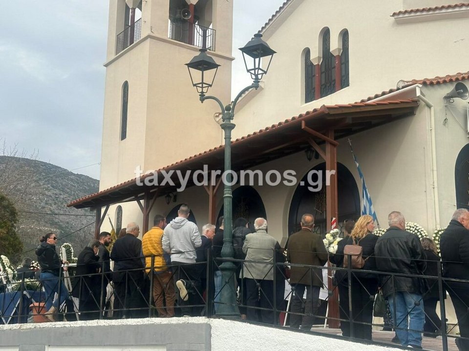 Βόλος: Θλίψη στην κηδεία του ζευγαριού -Εξετάζονται από τις Αρχές όλα τα δεδομένα για το θανατηφόρο τροχαίο