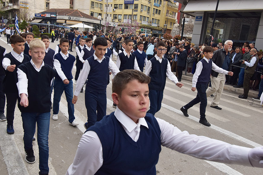 Με λαμπρότητα η παρέλαση στην Καρδίτσα (φωτό+βίντεο)
