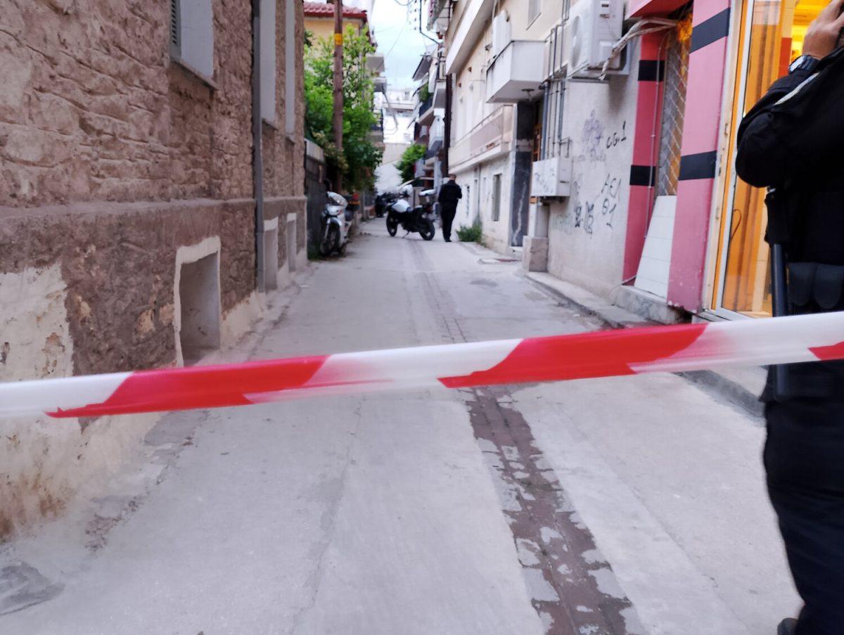 Παγωμάρα στην οδό Λεωνιδίου μετά το στυγερό έγκλημα  - Τι λένε οι γείτονες για το δράστη (ΦΩΤΟ)