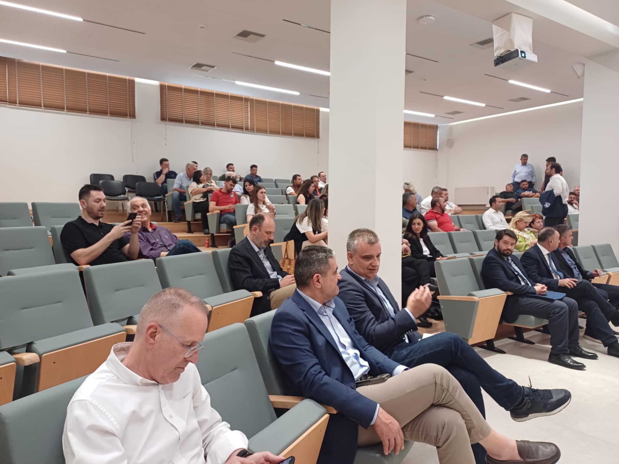 Ημερίδα των Φίλων της Αμερικάνικης Γεωργικής Σχολής στη Λάρισα για τη Γεωργία Ακριβείας (ΦΩΤΟ)