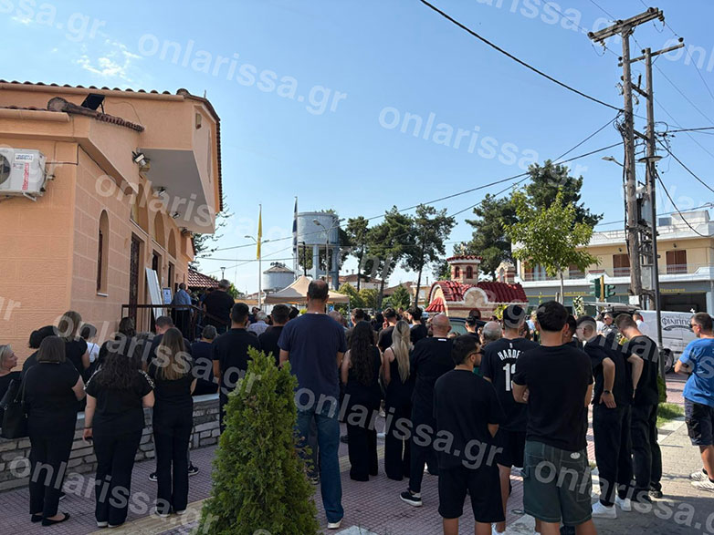 Γιάννουλη: Ράγισαν καρδιές στο τελευταίο αντίο στη 18χρονη που κατέρρευσε σε γυμναστήριο