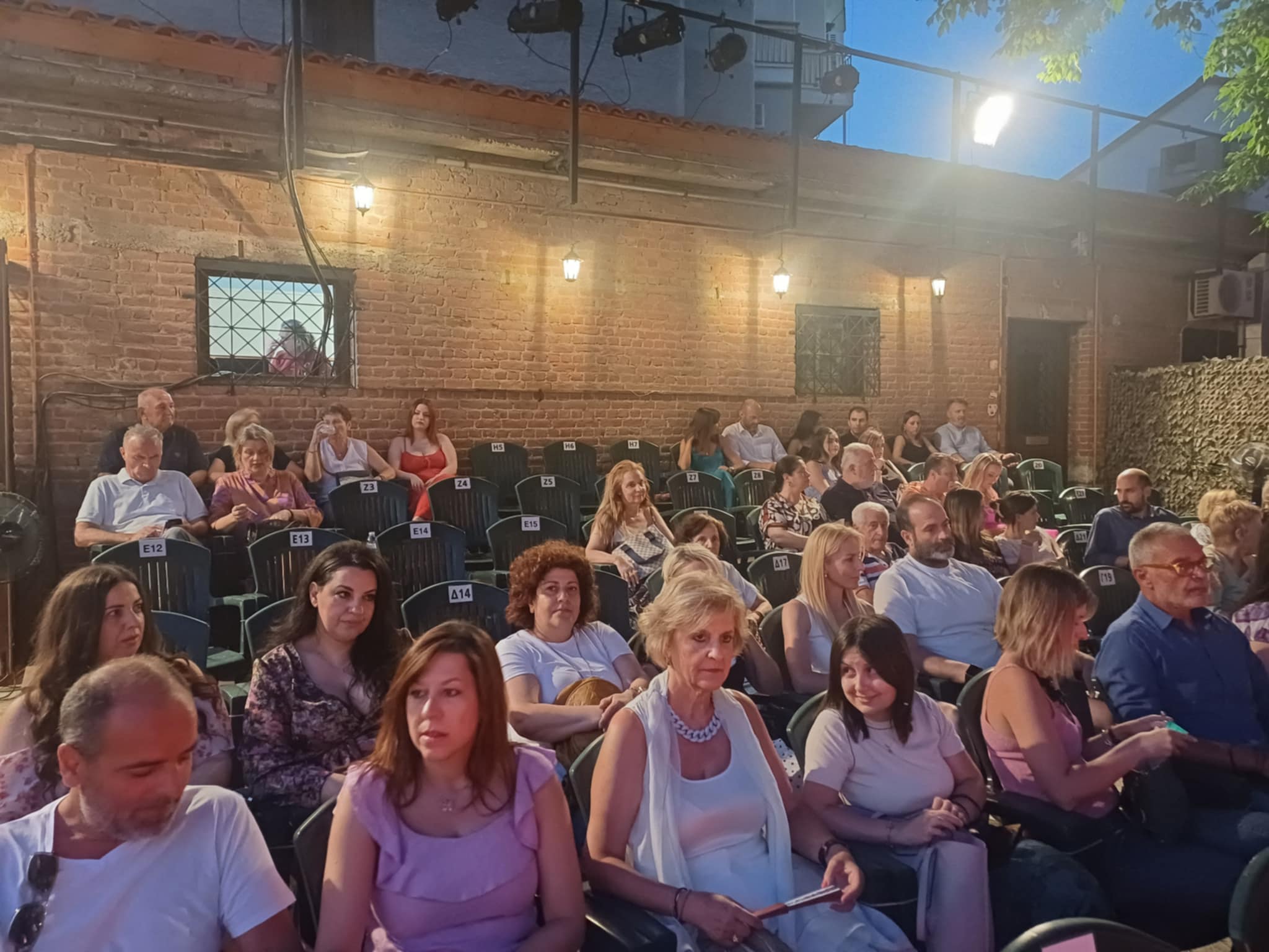 Ενθουσίασε στην πρεμιέρα «η στρίγγλα που έγινε αρνάκι» στοην αυλή του Μύλου (ΦΩΤΟ