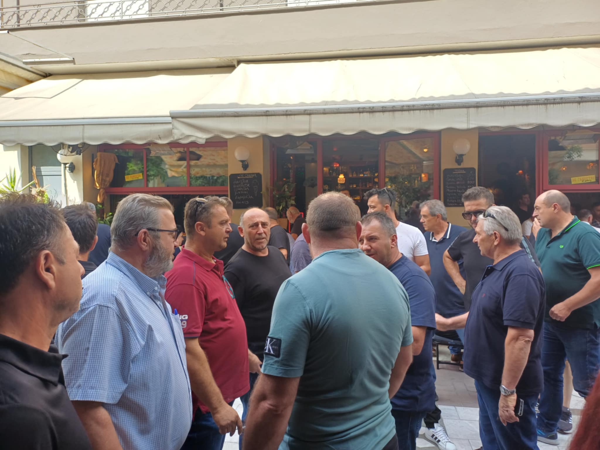 Ζητούν άμεση συνάντηση με τον πρωθυπουργό οι κτηνοτρόφοι Θεσσαλίας- μεγάλη η συμμετοχή στη σύσκεψη στον Τύρναβο (ΦΩΤΟ+video)