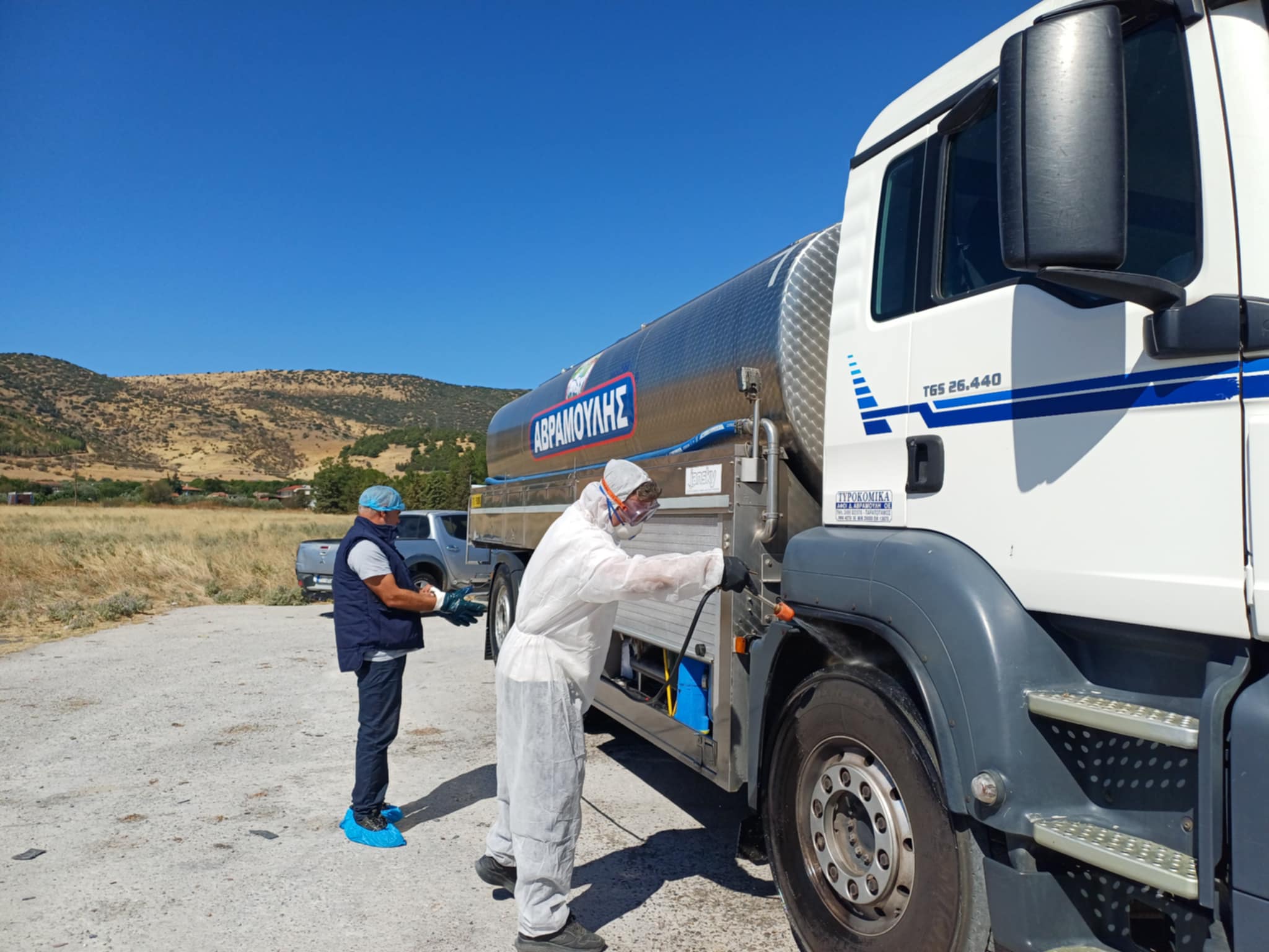 Έκτακτη επίσκεψη Κουρέτα, Κέλλα σε σταθμό απολύμνασης στο Μακρυχώρι- ένταση με κτηνοτρόφους που ζητούν εμβόλιο (ΦΩΤΟ+video)