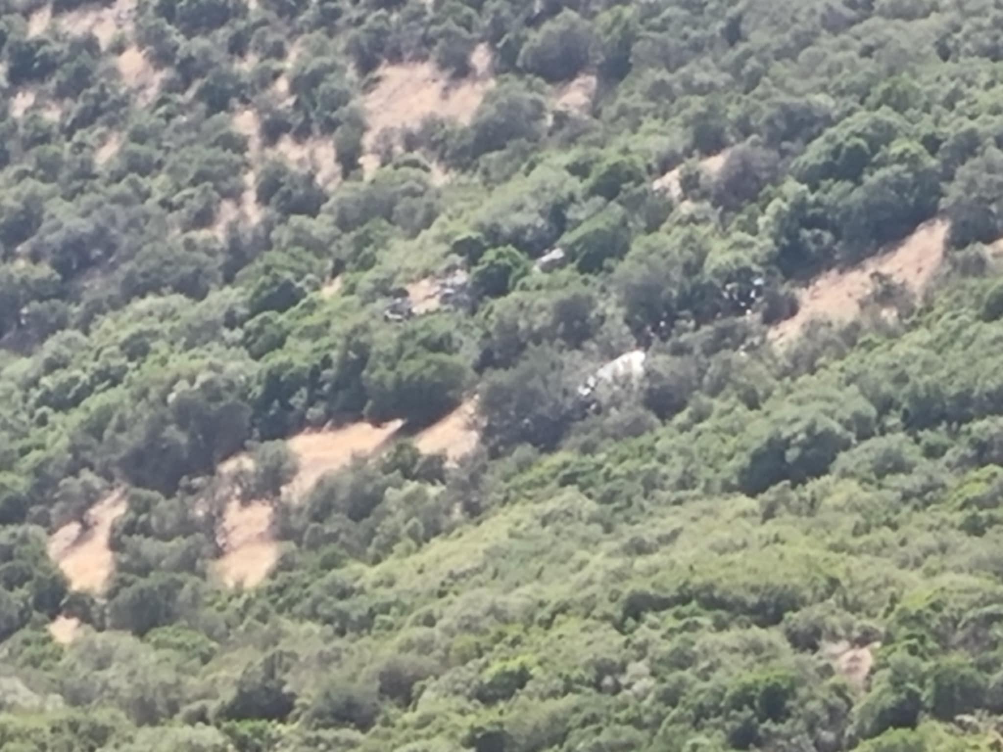 Λάρισα: Μεγάλη επιχείρηση της ΕΜΑΚ για εγκλωβισμένο άντρα σε σπηλιά – Φέρεται να έψαχνε λίρες -δείτε εικόνες