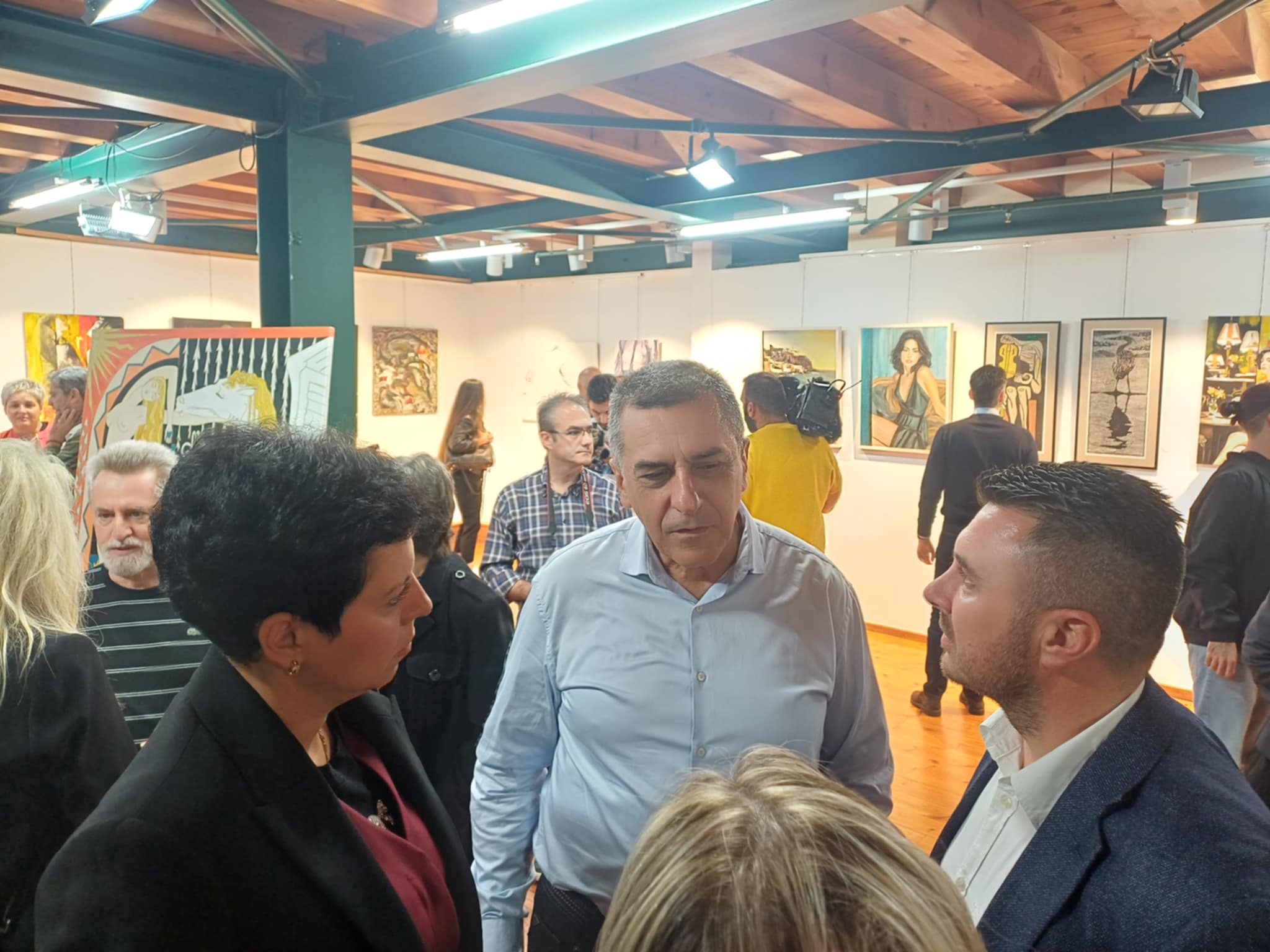 Εγκαινιάστηκε η έκθεση ζωγραφικής «LARISSA ART GLOBAL», της βραβευμένης εικαστικού Βασιλικής Μάγγα. (ΦΩΤΟ)