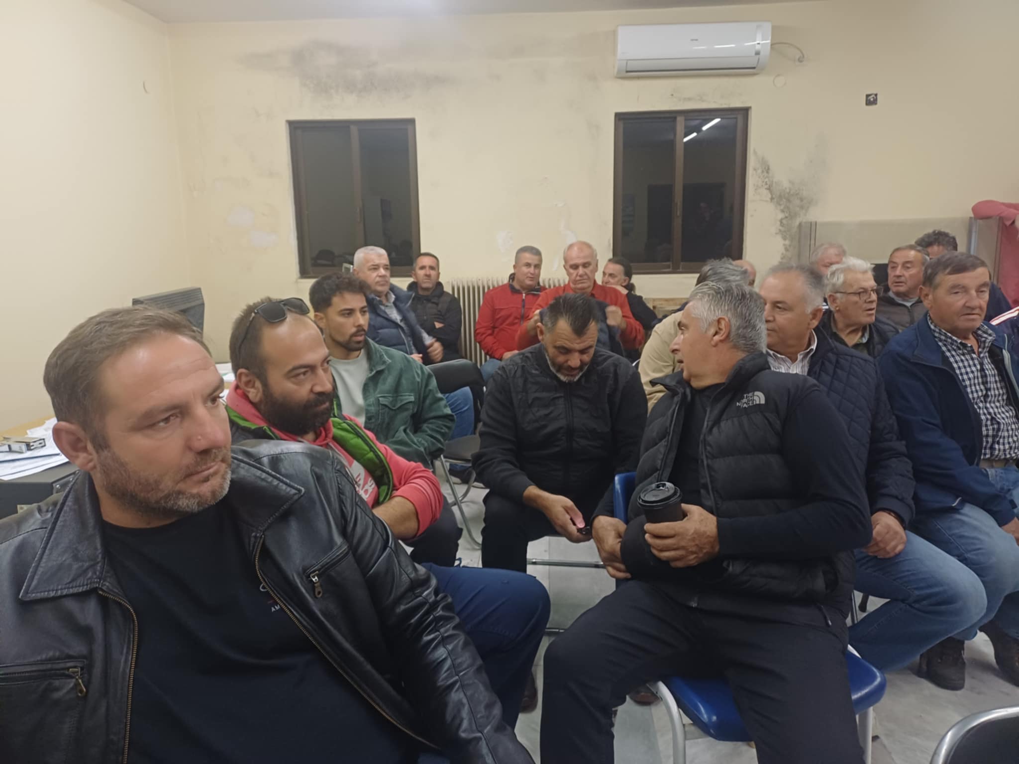Βγάζουν τρακτέρ και ετοιμάζουν μπλόκα  αγρότες και κτηνοτρόφοι της Λάρισαας (ΦΩΤΟ)