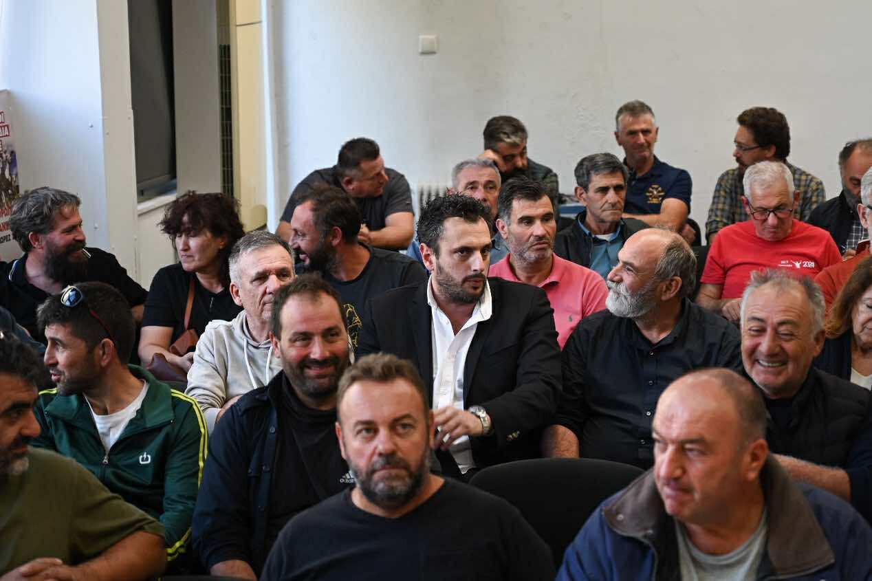 Πάνε για μπλόκα τέλη Νοέμβρη οι αγρότες- η πανελλαδική  συνεδρίασε στη Λάρισα -εκπλήξεις στην παρέλαση; (video)