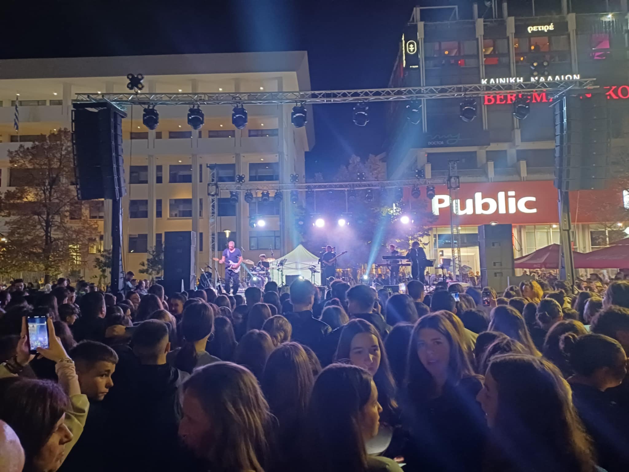 Ταξίδεψε τους εκατοντάδες Λαρισαίους ο Αpon στην κεντρική πλατεία (ΦΩΤΟ+video)