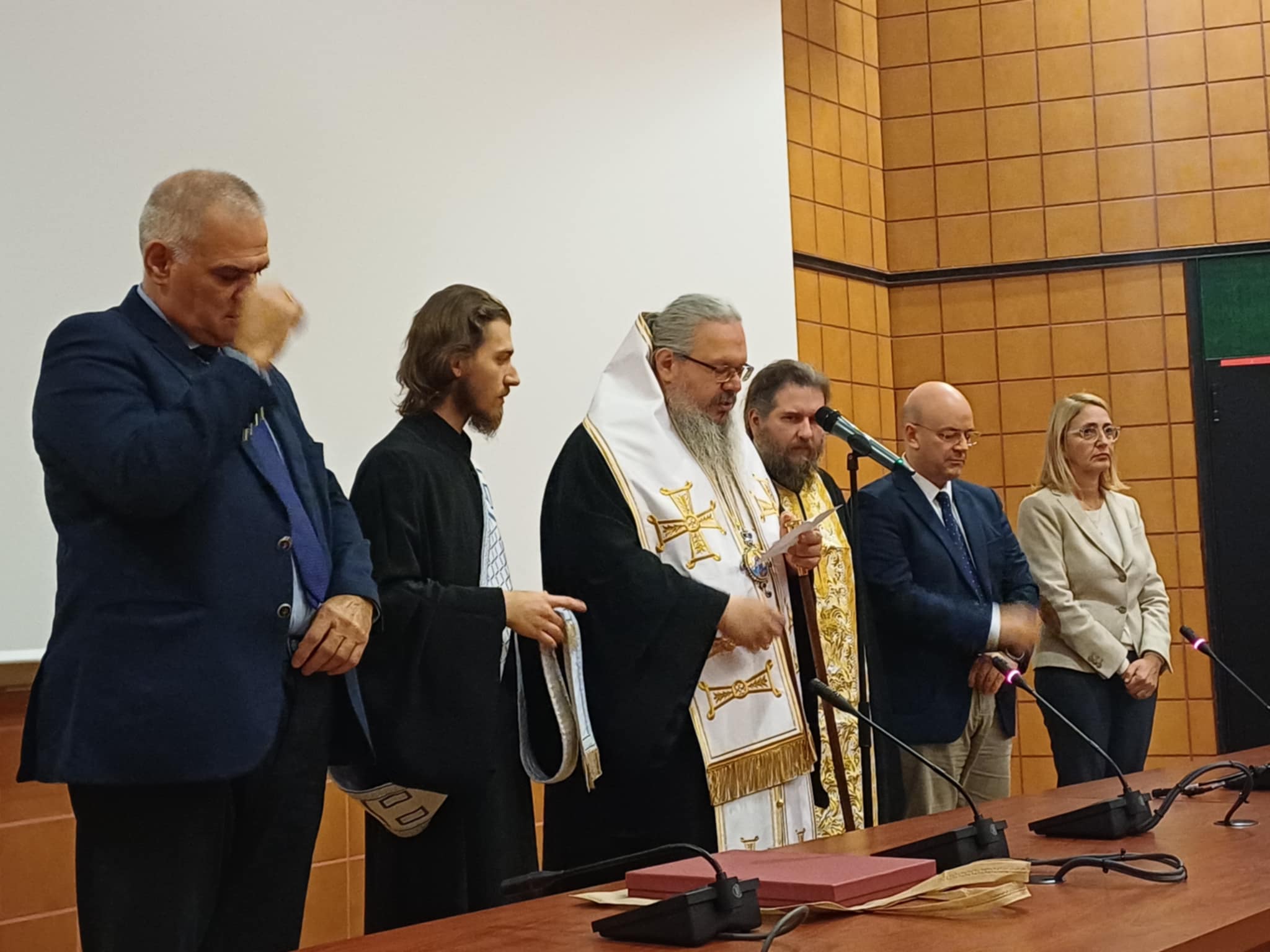 Τρισάγιο  στο αμφιθέατρο «Ιπποκράτης» της Ιατρικής Λάρισας στη μνήμη των δωρητών σώματος (ΦΩΤΟ+video)