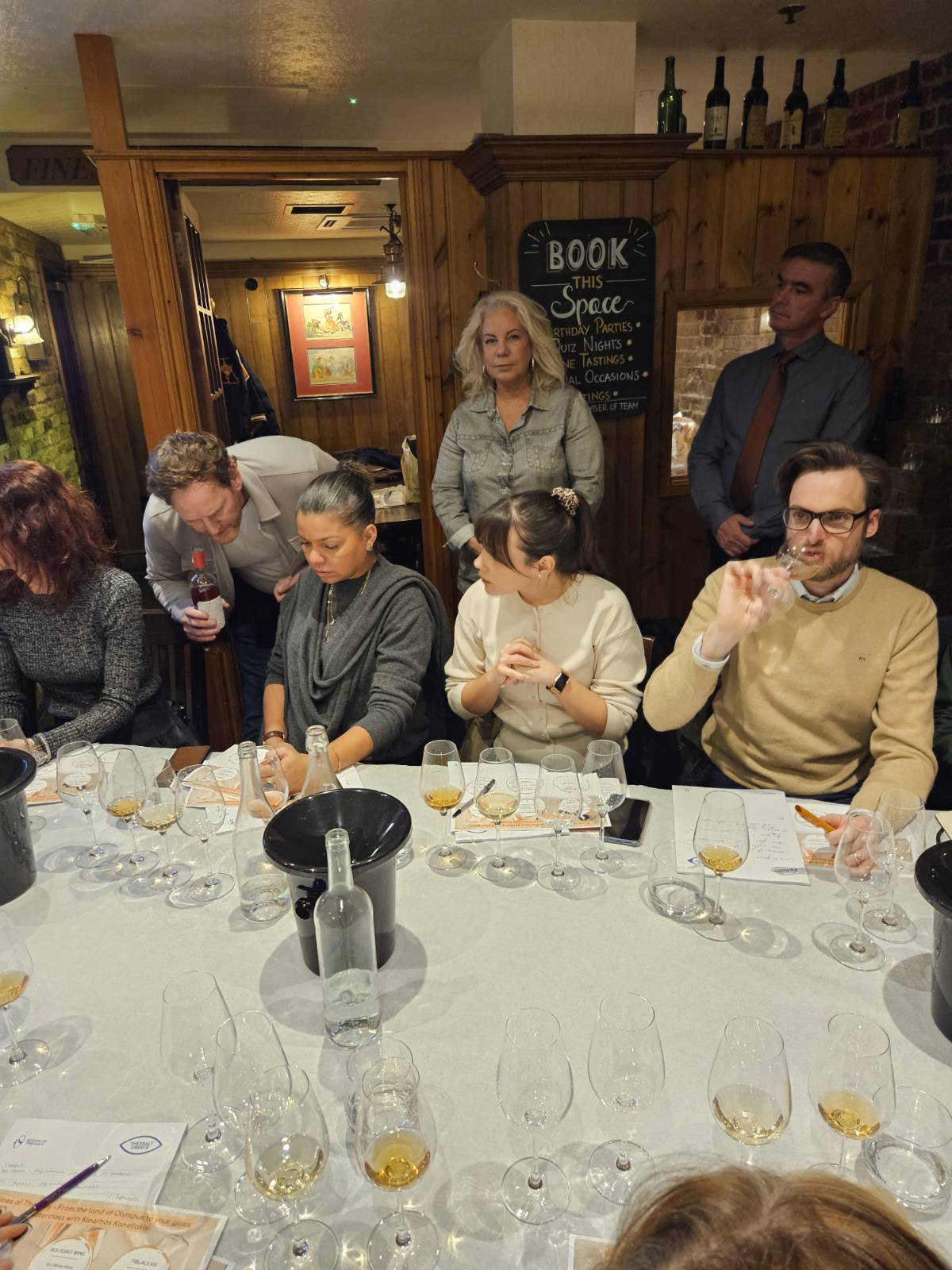 Στο Λονδίνο βρέθηκαν τα κρασιά της Θεσσαλίας... (ΦΩΤΟ)