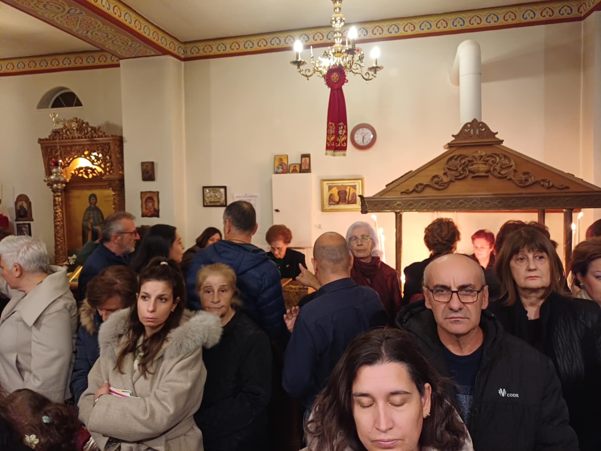 Πλήθος πιστών στο Μητροπολιτικό Παρεκκλήσιο της Αγίας Αικατερίνης, στην περιοχή του Αλκαζάρ (ΦΩΤΟ)