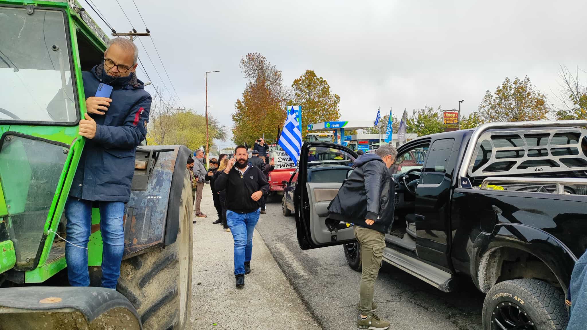 Έφτασε το κομβόϊ από Βόλο στο Ριζόμυλο- ξεκινούν για Νίκαια οι αγρότες της Μαγνησίας (ΦΩΤΟ)