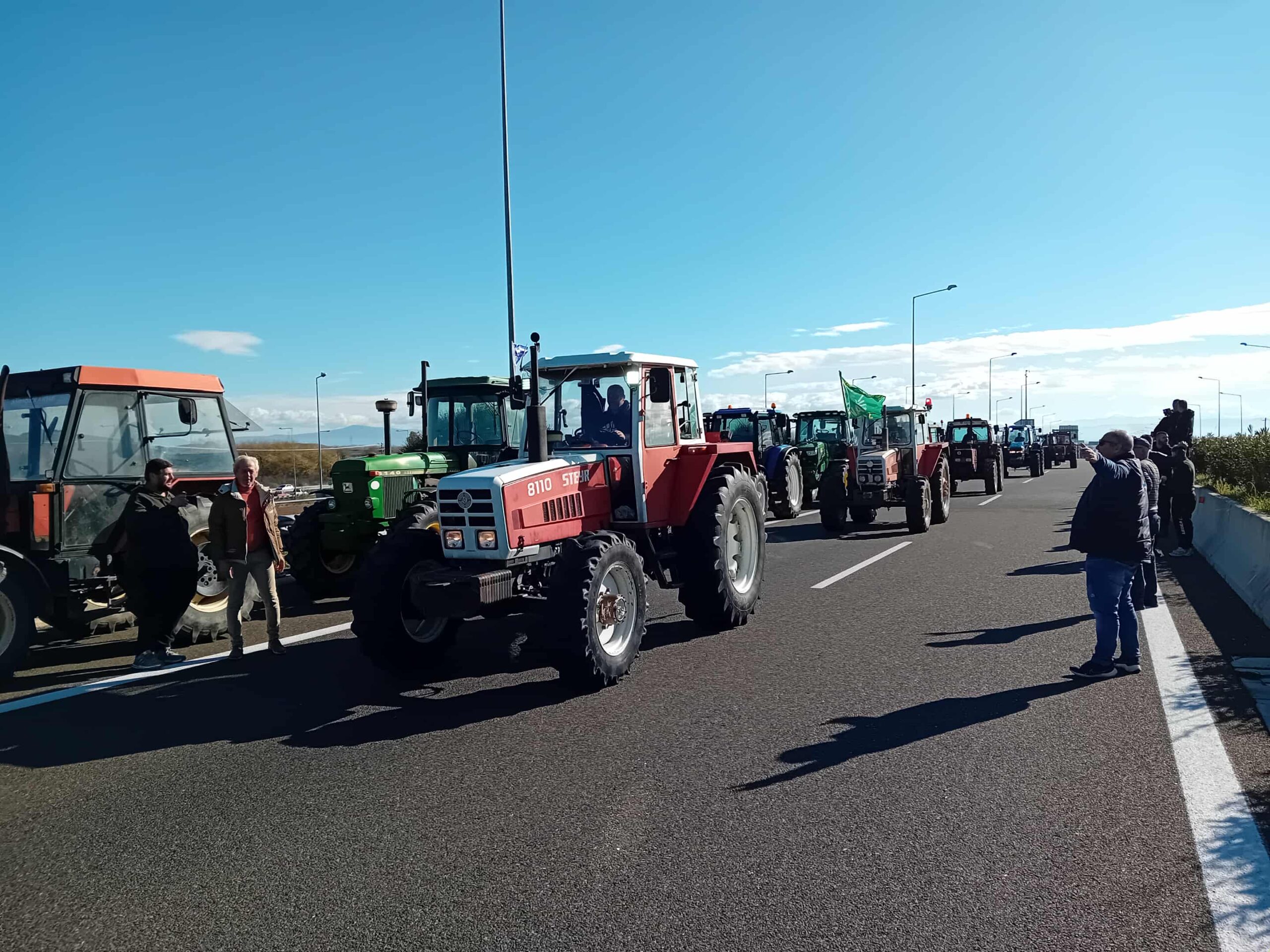 Πανω στον Ε65 οι αγρότες της Καρδίτσας! (φωτο + video)
