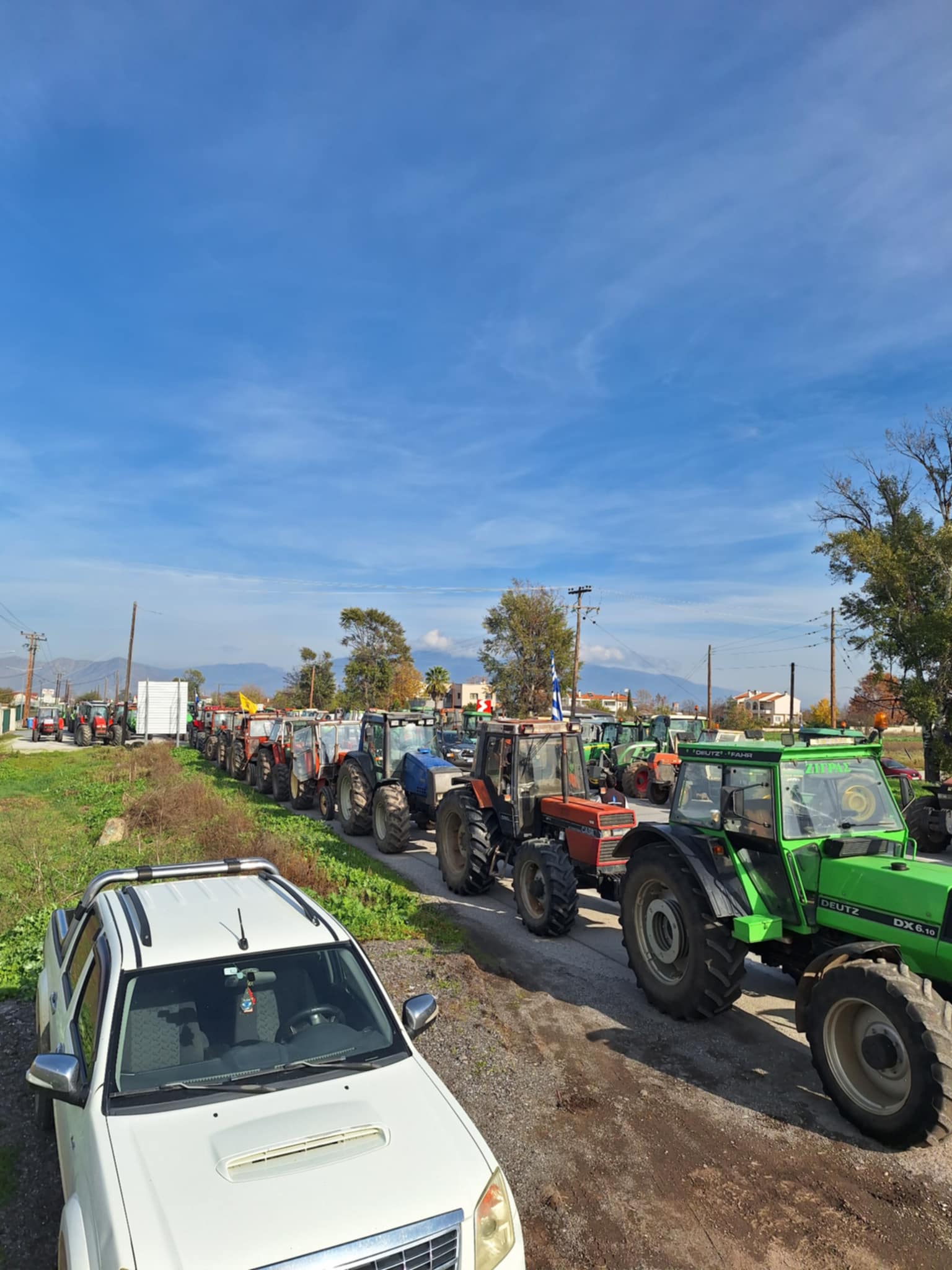Μεγάλο κομβόϊ με 270 τρακτέρ από χωριά των δήμων Κιλελέρ και Τεμπών έτοιμο για το μπλόκο της Νίκαιας (ΦΩΤΟ)