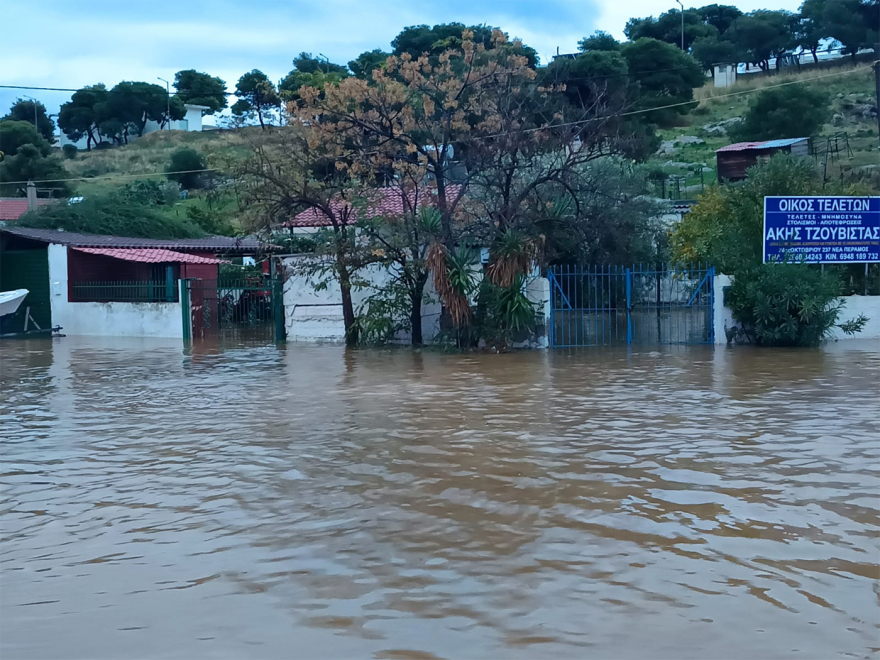Η κακοκαιρία Byron «σφυροκοπά» την Αττική, δρόμοι ποτάμια και πλημμύρες -112 σε Μάνδρα-Μέγαρα, κλειστή η  Αθηνών-Κορίνθου