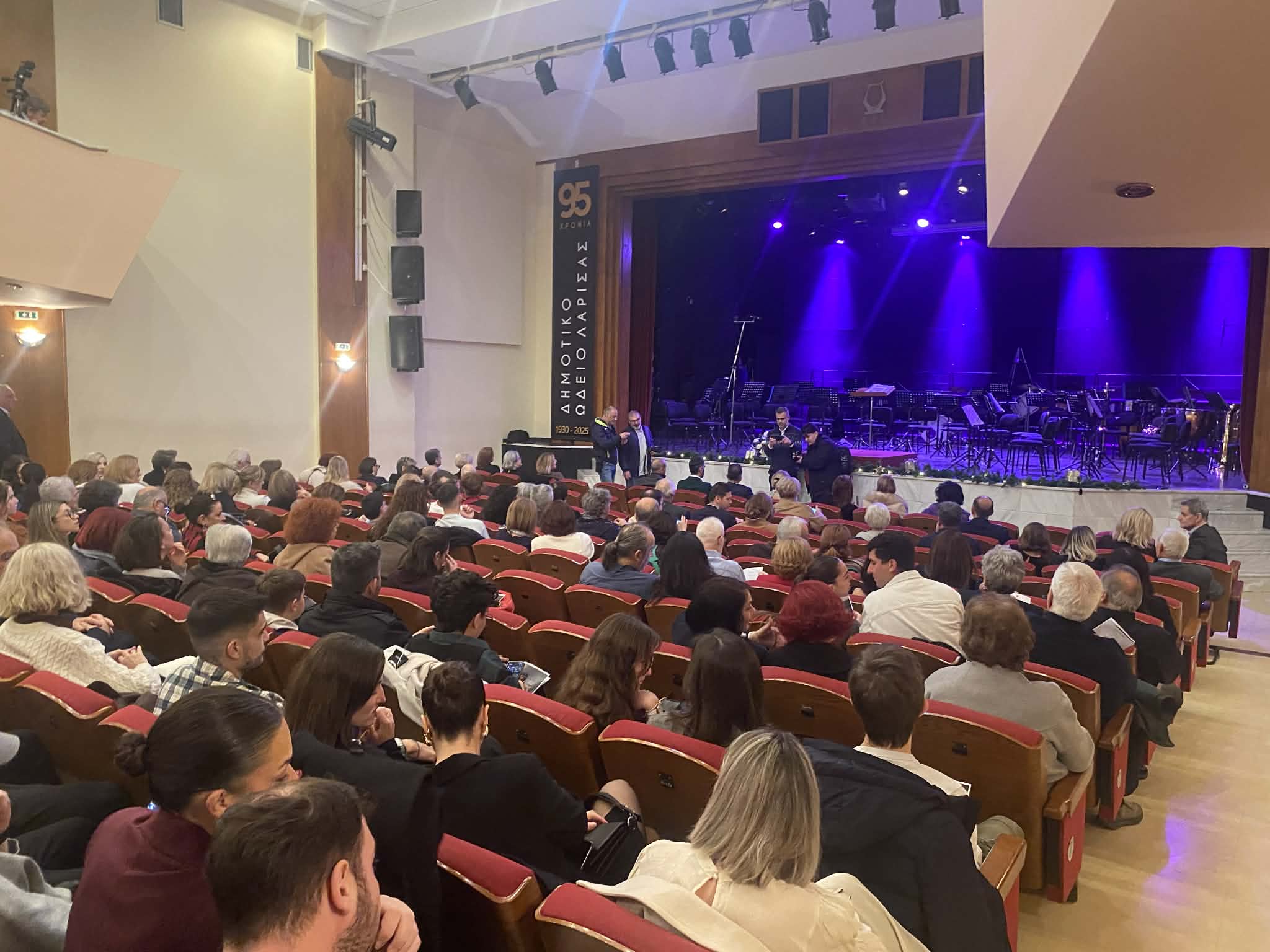 Πλήθος κόσμου χειροκρότησε θερμ΄-α τη Φιλαρμονική της Λάρισας στην επετειακή εμβληματική της συναυλία στο ΔΩΛ (ΦΩΤΟ+video)