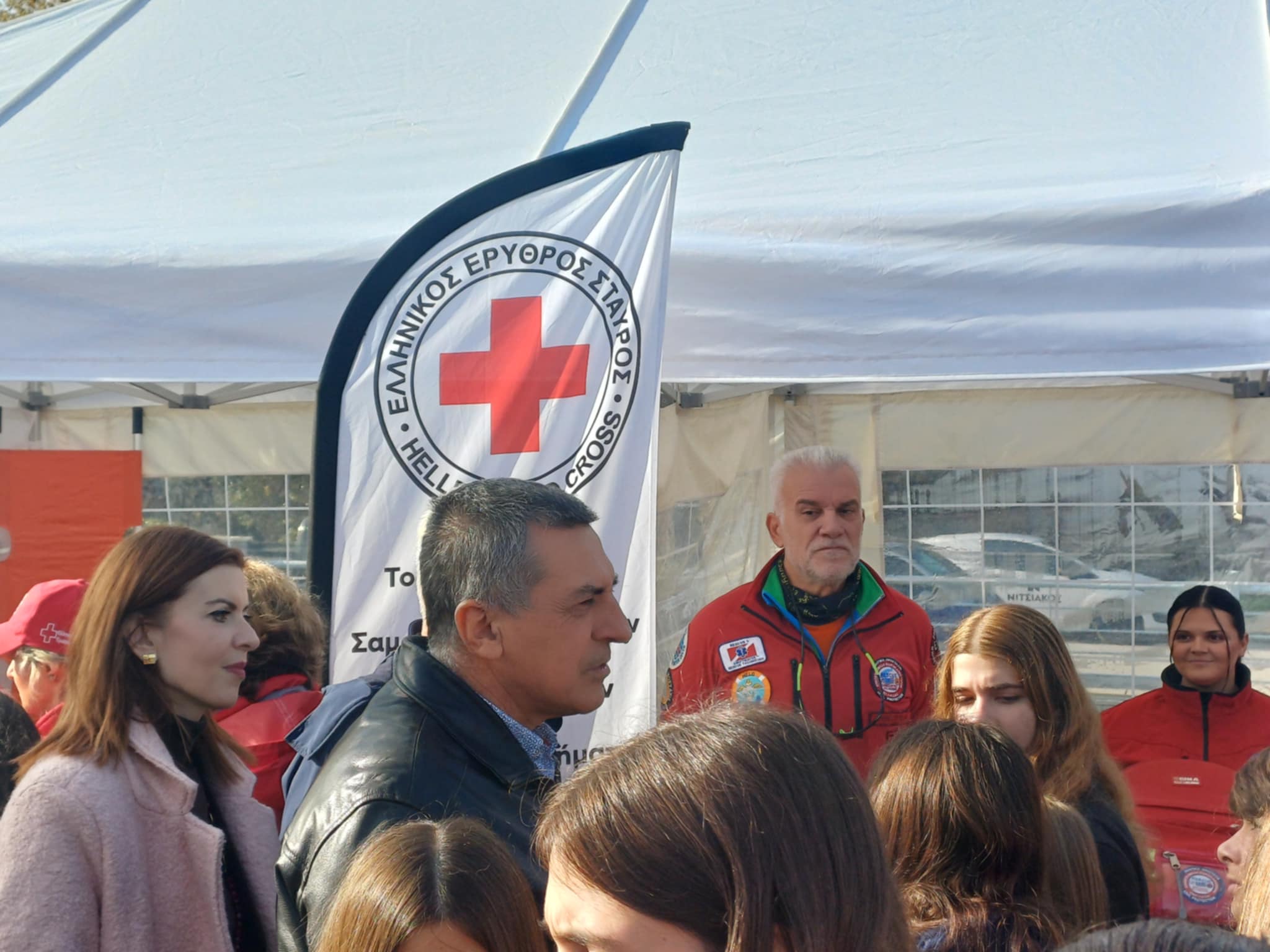 Γέμισε εθελοντές το προαύλιο της περιφέρειας- επίδειξη ΚΑΡΠΑ στο “Open Day Εθελοντισμού” (ΦΩΤΟ)