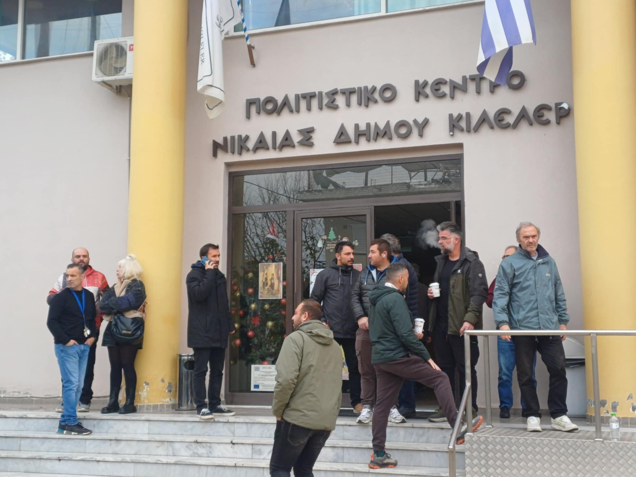 Συγκεβτρώνονται στη Νίκαια οι αγρότες για την κρίσιμη συνεδρίαση- τι θα απαντήσουν στο κάλεσμα του πρωθυπουργού (ΦΩΤΟ)