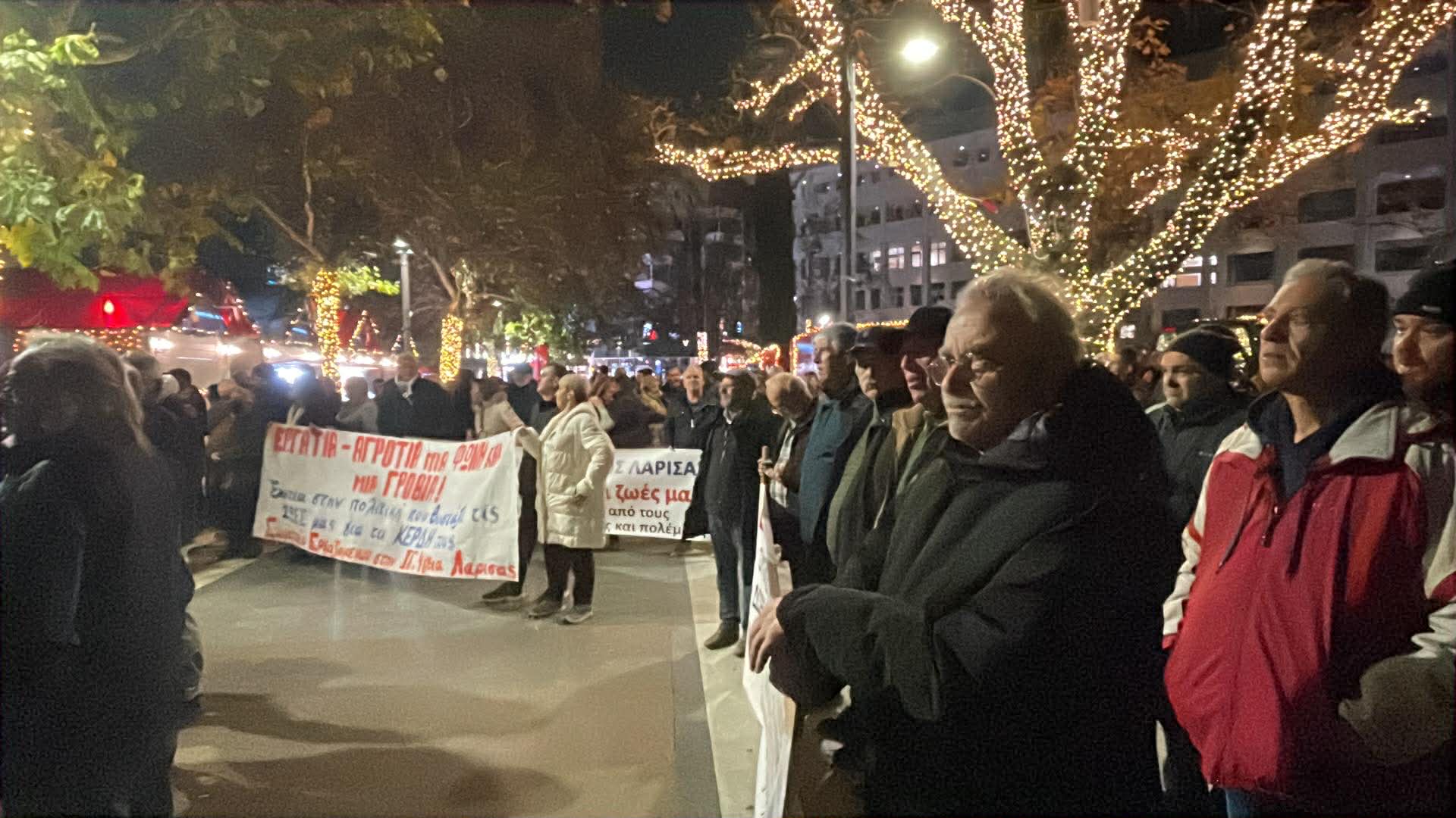 Στο κέντρο τςη Λάρισας πάλι τα τρακτερ στην απεργιακή συγκέντρωση για τον προϋπολογισμό (ΦΩΤΟ video)
