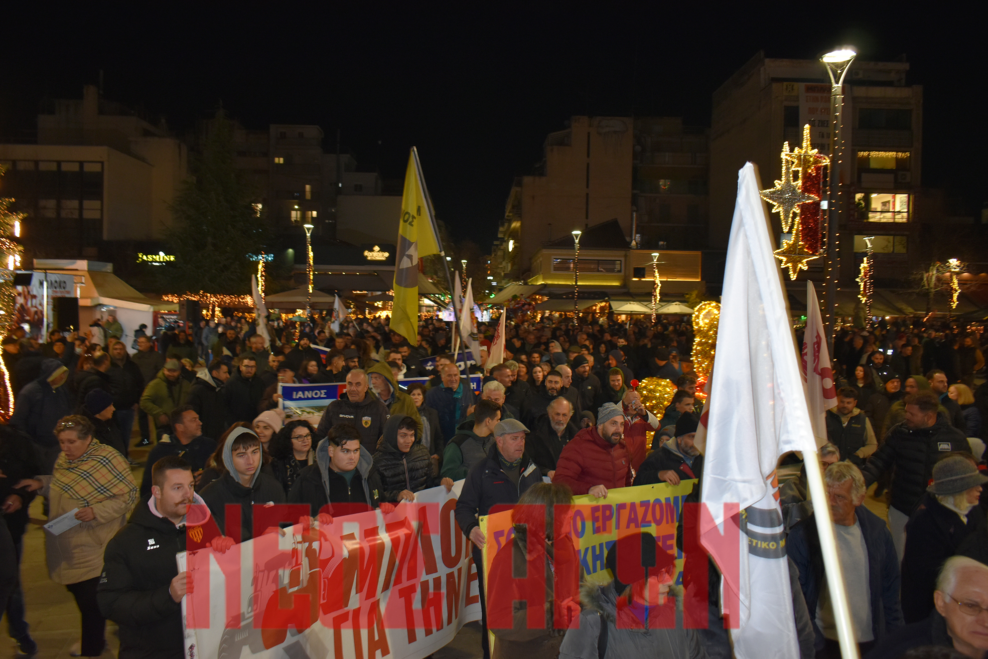 Τα τρακτέρ του μπλόκου ξεσήκωσαν το κέντρο της Καρδίτσας (ΦΩΤΟ - ΒΙΝΤΕΟ)