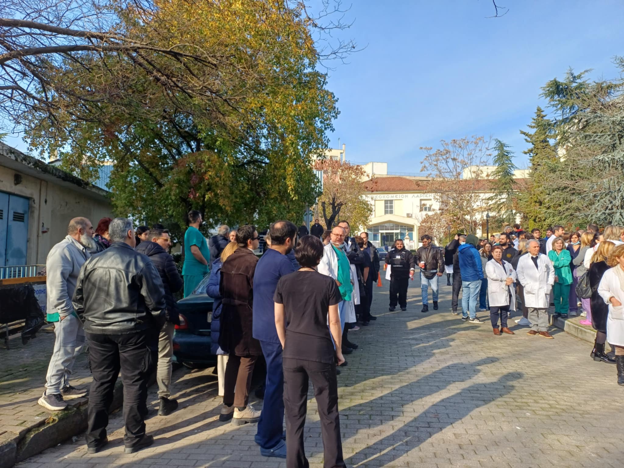 Όχι στην υποβ΄-αθμιση του Γενικού νοσοκοεμίου Λάρισας βροντοφώναξαν γιατροί και νοσηελυτές (ΦΩΤΟ)