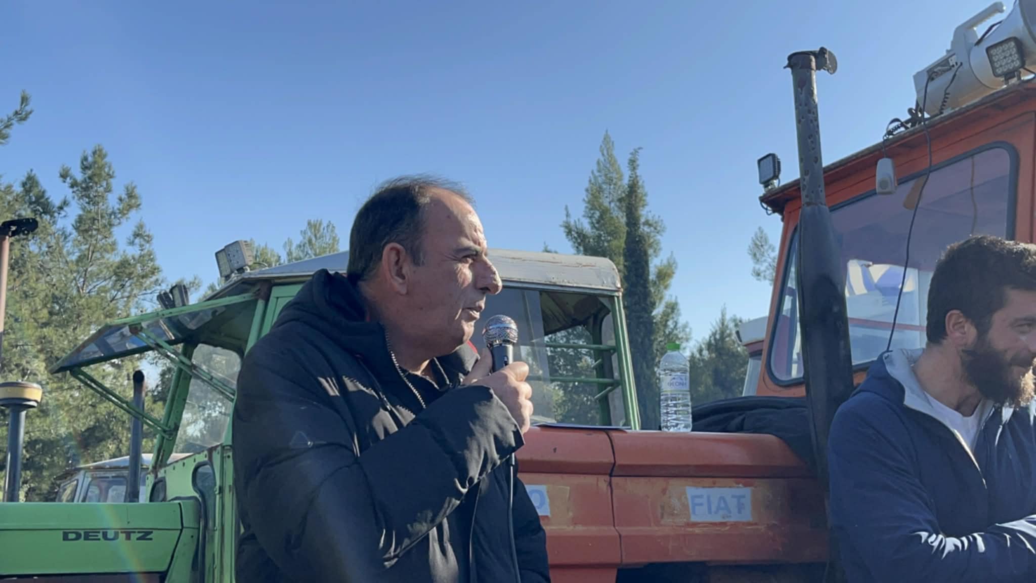 Μπλόκο Νίκαιας: έκλεισαν την αερογέφυρα αύριο σατ διόδια Μακρυχωρίου, παραμονή στη Λάρισα με τρακτερ