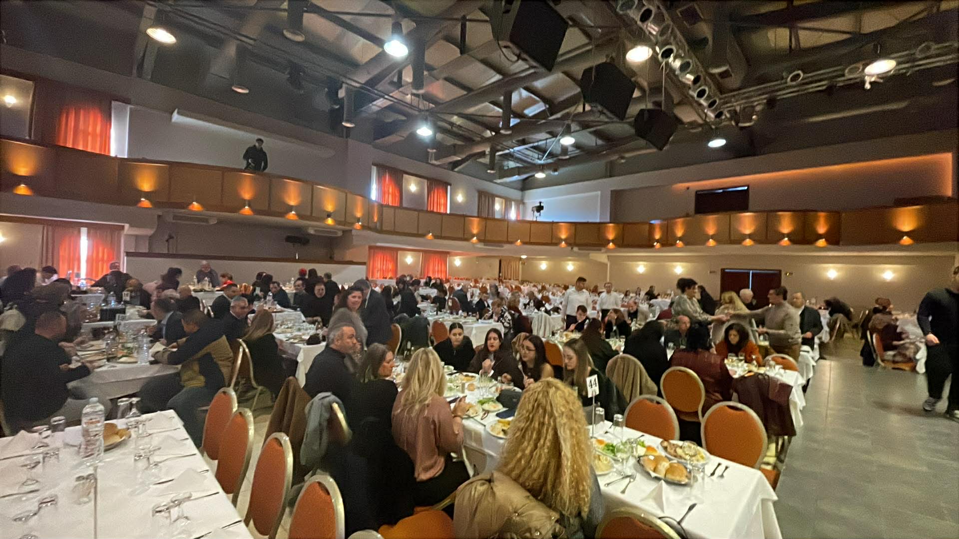 Οι τρίτεκνοι της Λάρισας έκοψαν την πρωτοχρονιάτικη πίτα τους (ΦΩΤΟ)