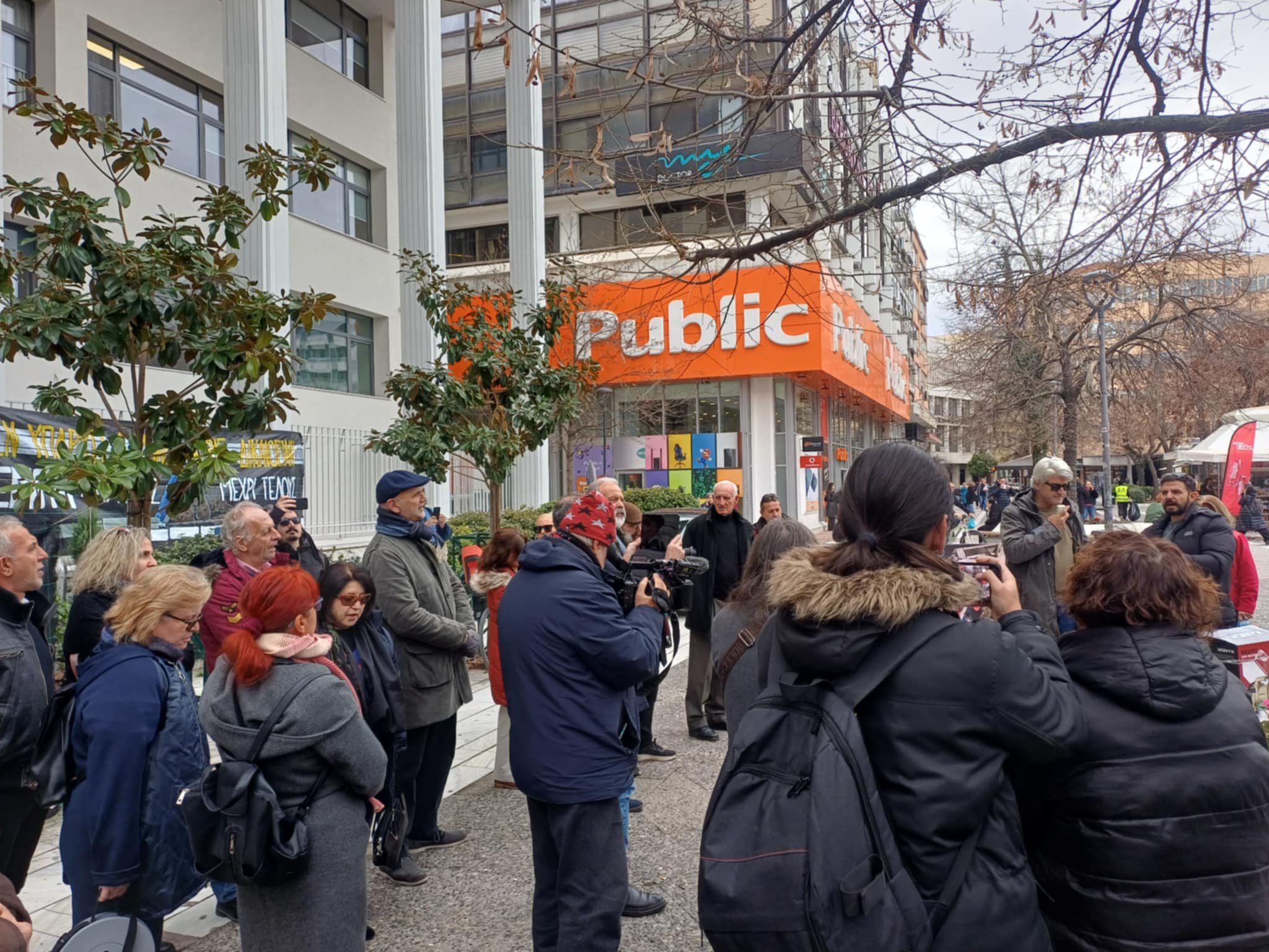 «Προσκλητήριο» ονομάτων όσων έχασαν τη ζωή τους στην τραγωδία των Τεμπών στη δίκη για τα βίντεο