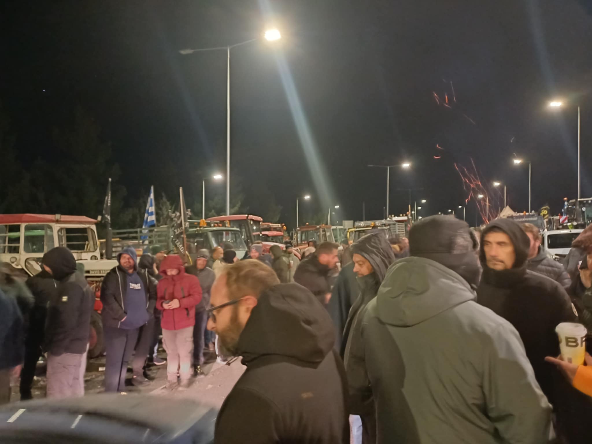 Ραγδαίες εξελίξεις στο μπλόκο της Νίκαιας:Δεν πάνε αύριο Μαίμου, ζητούν νέα συνάντηση και κλιμακώνουν τον αγώνα (ΦΩΤΟ+video)