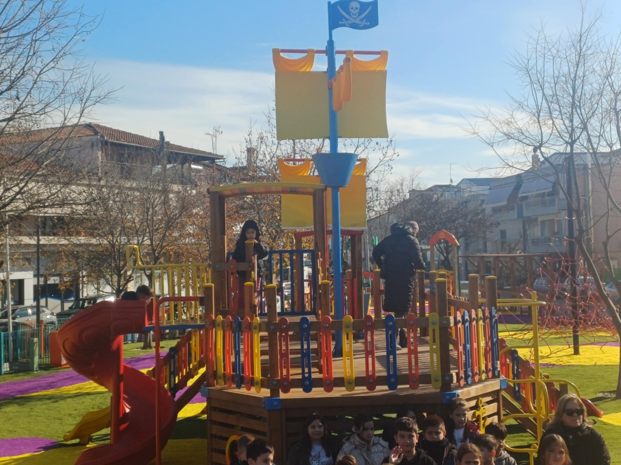 Δήμος Λαρισαίων: Νέα παιδική χαρά στη Γιάννουλη-λαμπρά εγκαίνια, στην πλατεία Θρακών (ΦΩΤΟ+video)