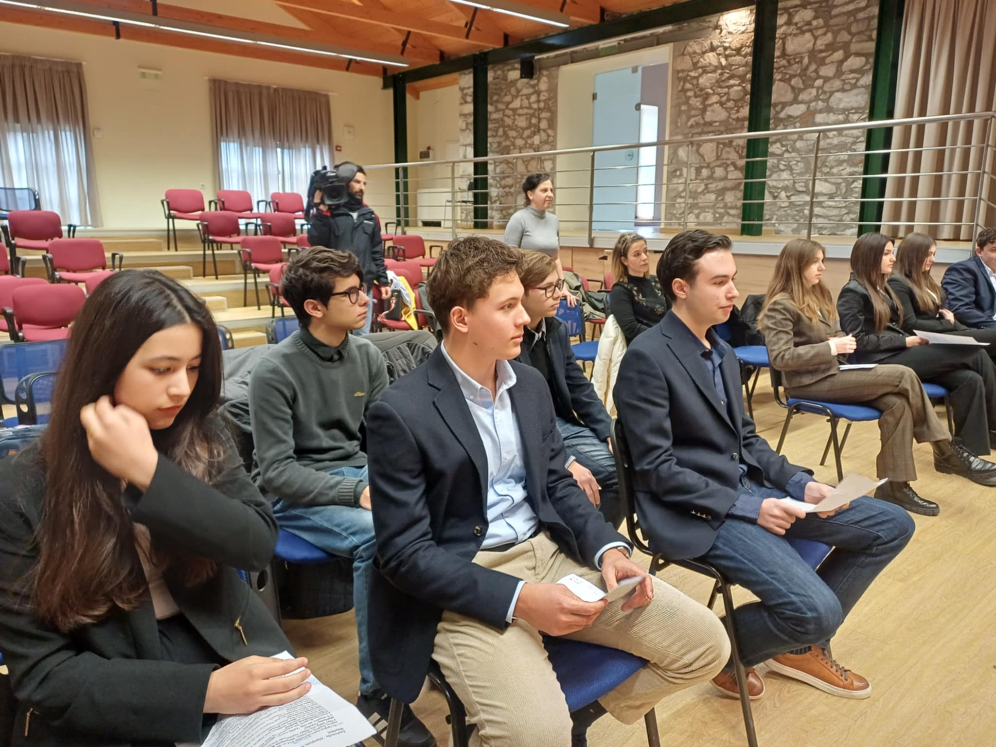 Μαθητές του προτύπου Γενικού Λυκείου Λάρισας πήραν συνέντευξη από το δήμαρχο Θανάση Μαμάκο (ΦΩΤΟ+video)