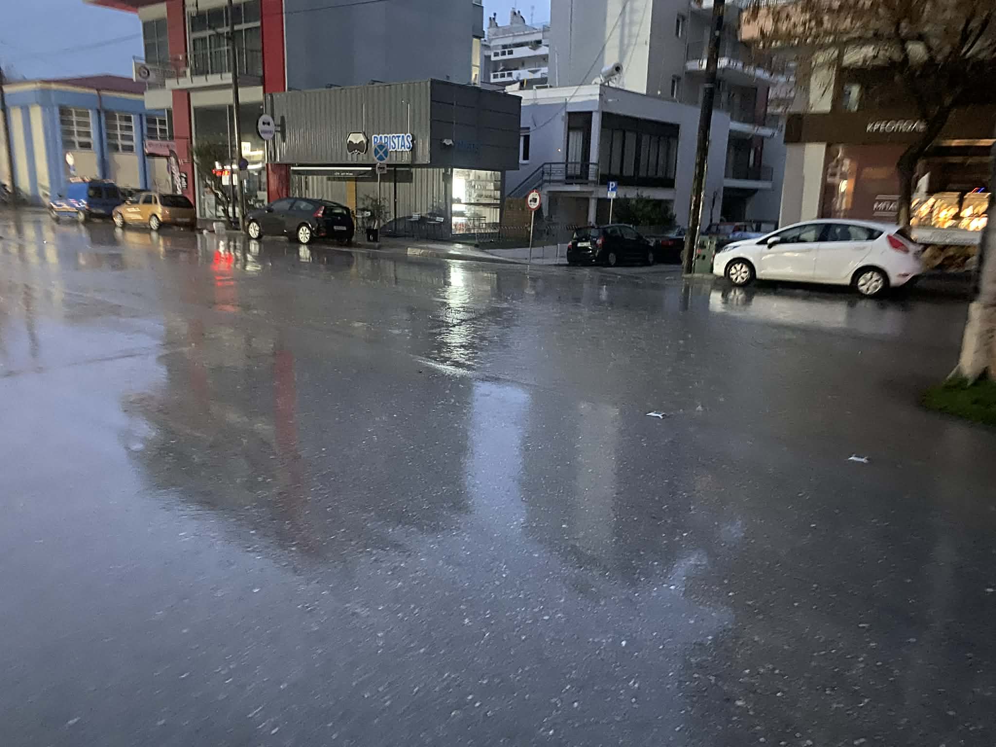 Μήνυμα από το 112 το βράδυ του Σαββάτου στη Λάρισα- έντονη βροχόπτωση από τα ξημερώματα (ΦΩΤΟ)