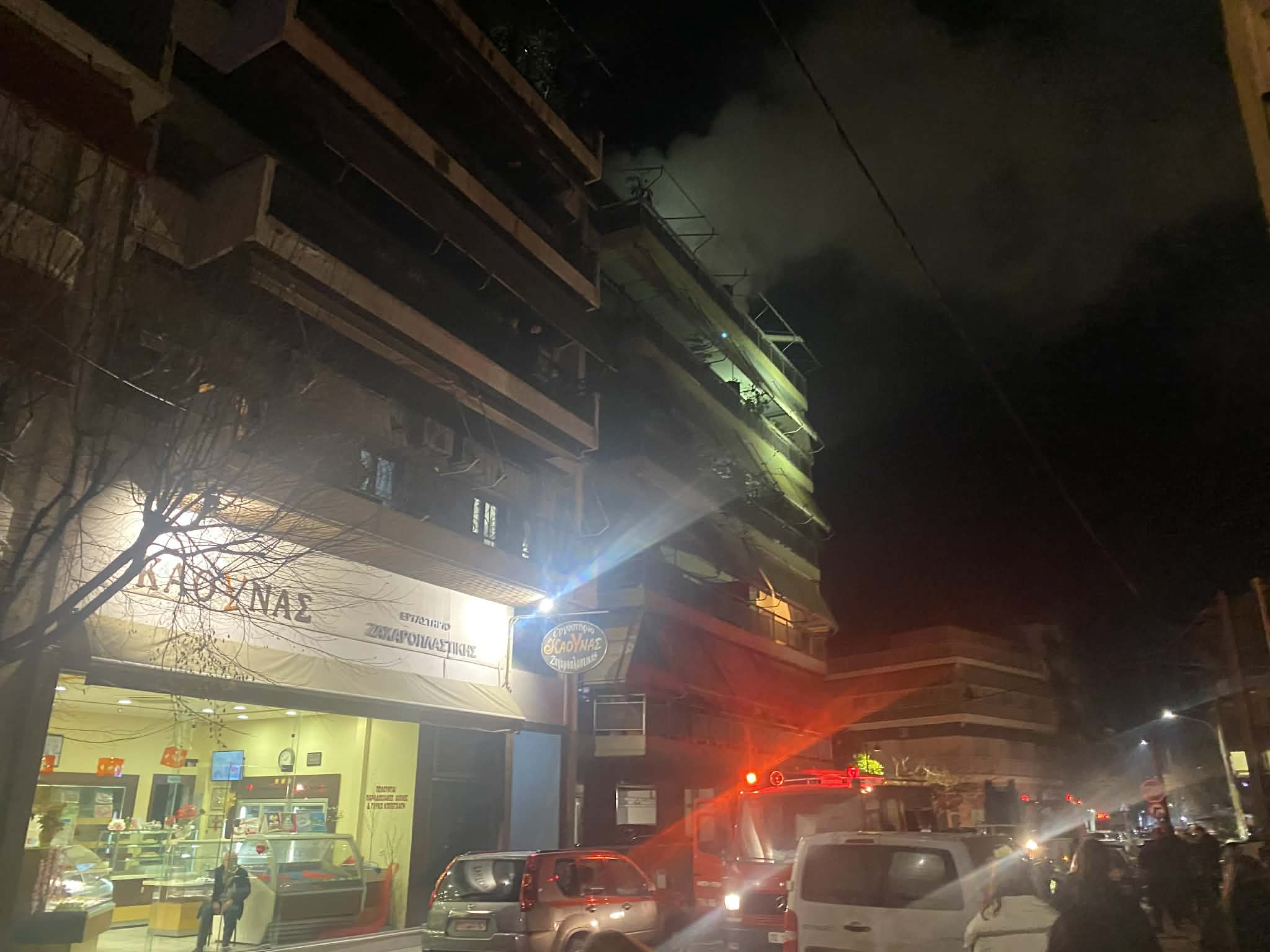 Συναγερμός στη Λάρισα για πυρκαγιά σε διαμέρισμα 6ου ορόφου- μεγάλη κινητοποίηση της Πυροσβεστικής (ΦΩΤΟ)